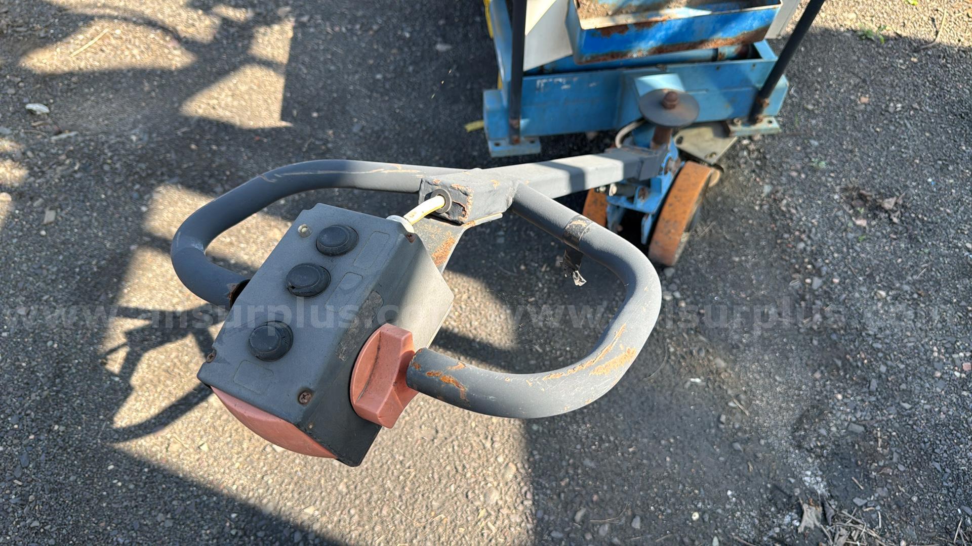 Electric Scissor Lift Table/Cart   Government Surplus Auction - Photo #5