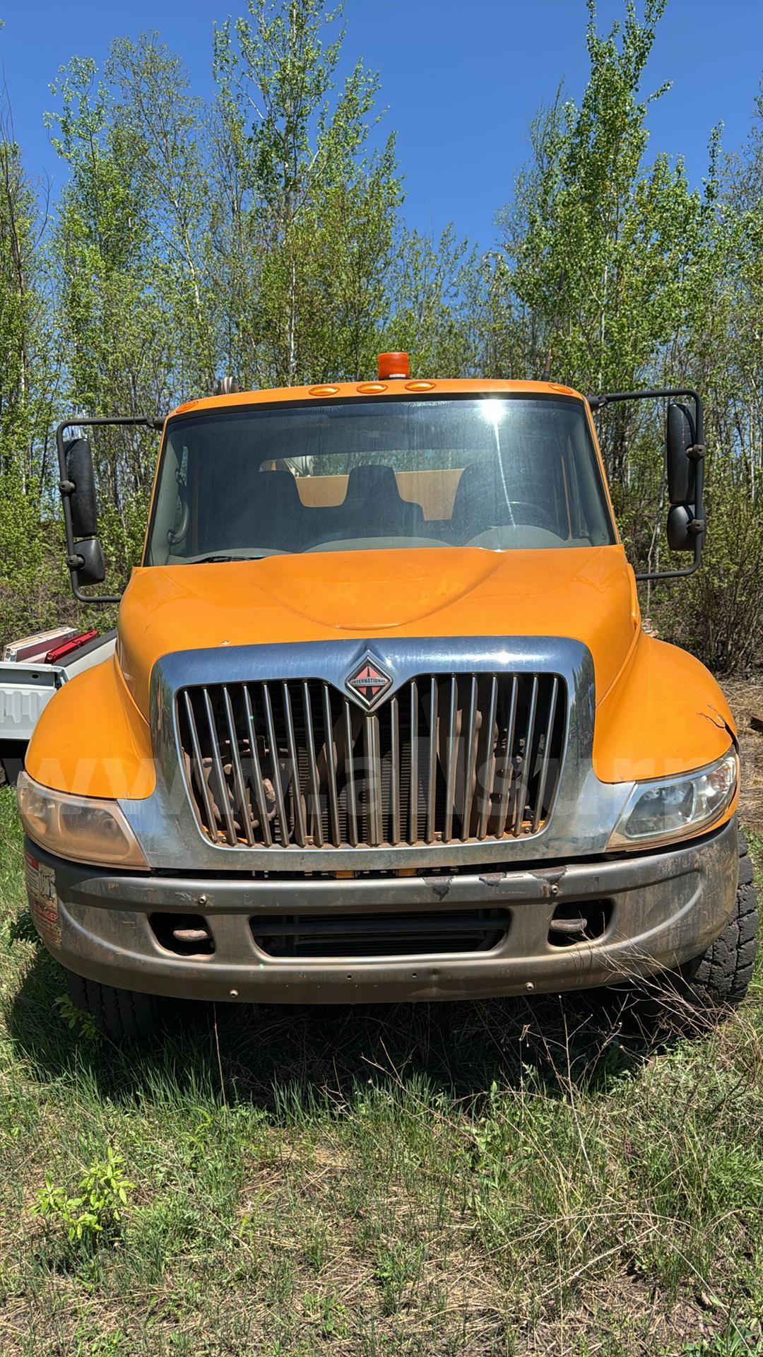 International 4300 SBA 4x2 Service Truck w/ Utility Crane International 4300 Government Surplus Auction - Photo #2