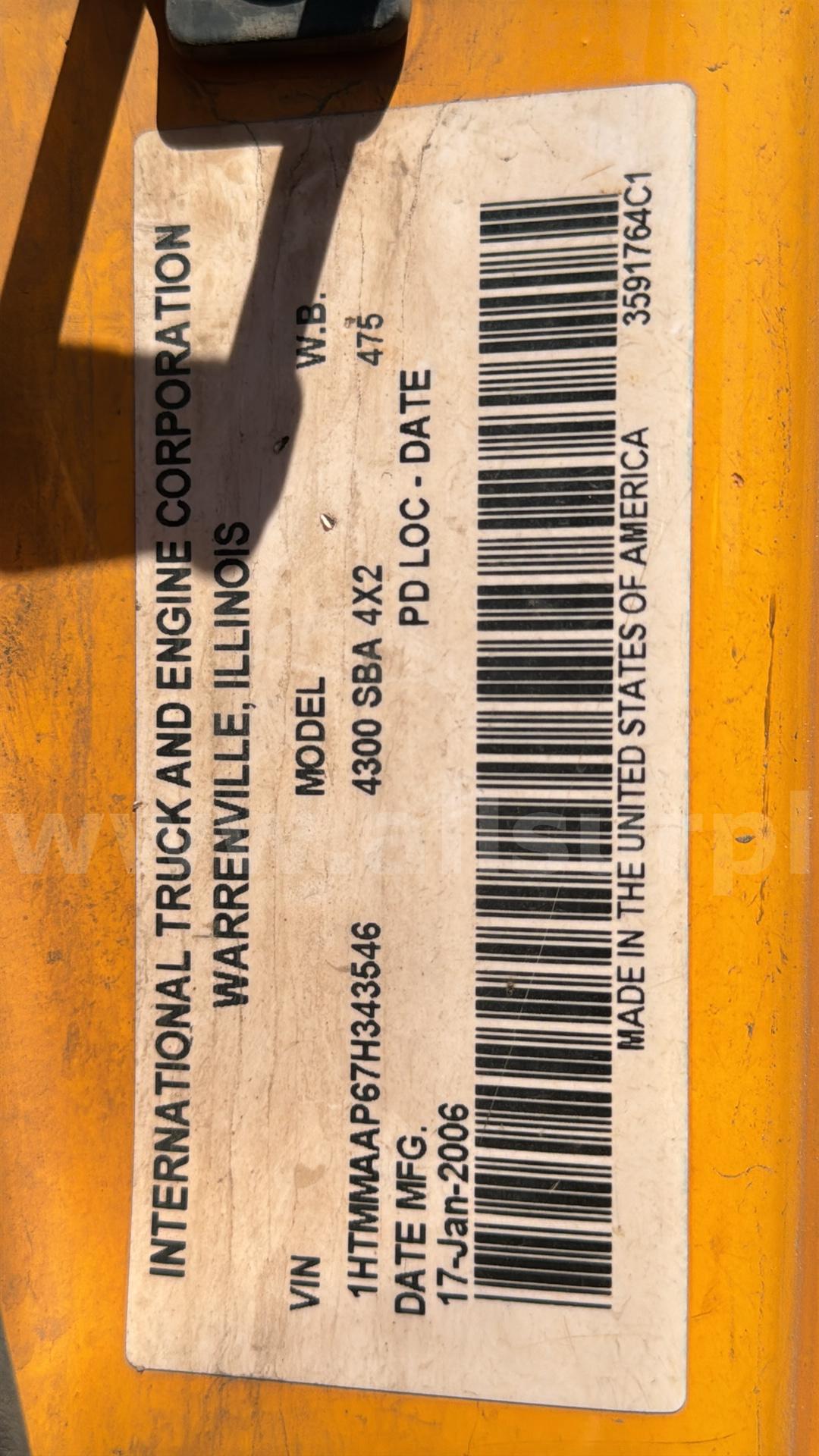 International 4300 SBA 4x2 Service Truck w/ Utility Crane International 4300 Government Surplus Auction - Photo #5
