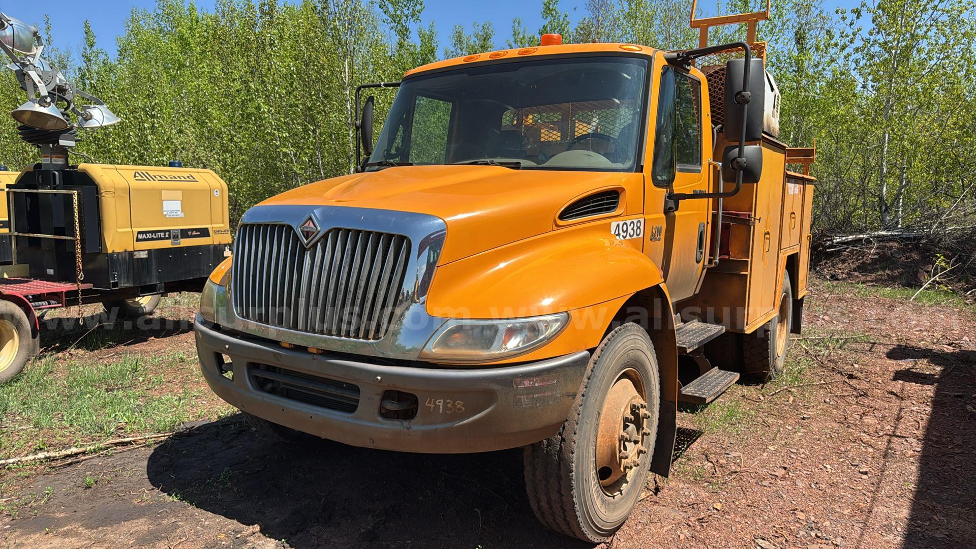 2004 International 4300 SBA 4x2 Service Truck, DT466 Diesel, Auto Trans, Utility Body, VIN 1HTMMAAP85H157374 International 4300 Government Surplus Auction - Photo #2