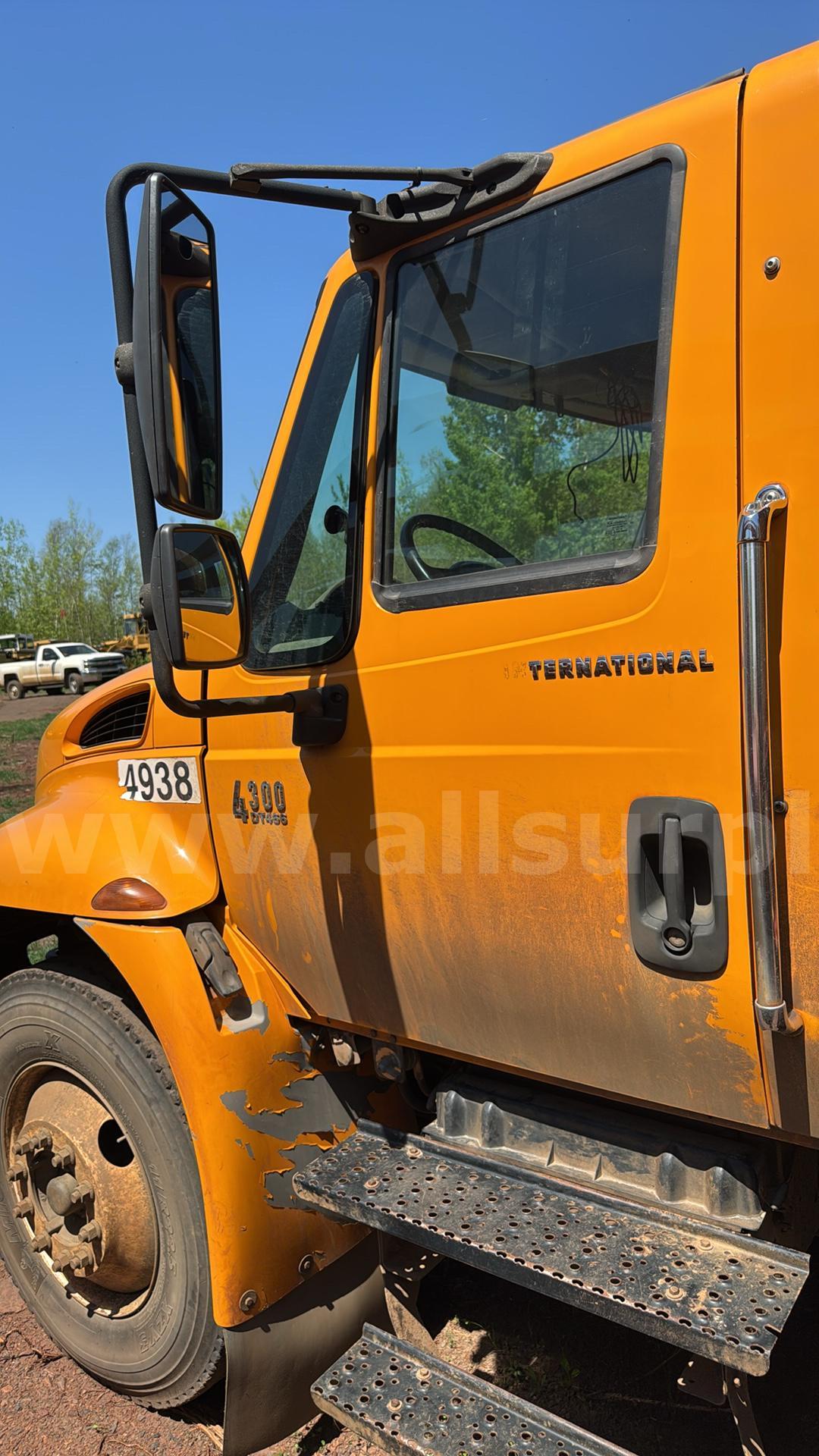2004 International 4300 SBA 4x2 Service Truck, DT466 Diesel, Auto Trans, Utility Body, VIN 1HTMMAAP85H157374 International 4300 Government Surplus Auction - Photo #3