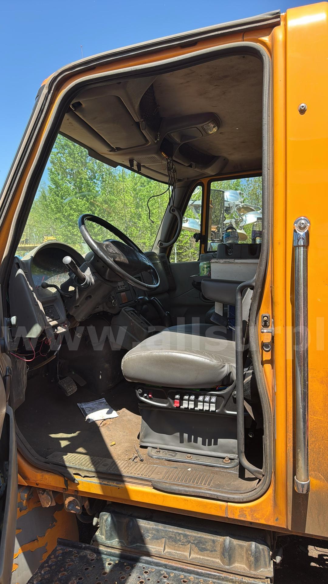 2004 International 4300 SBA 4x2 Service Truck, DT466 Diesel, Auto Trans, Utility Body, VIN 1HTMMAAP85H157374 International 4300 Government Surplus Auction - Photo #4