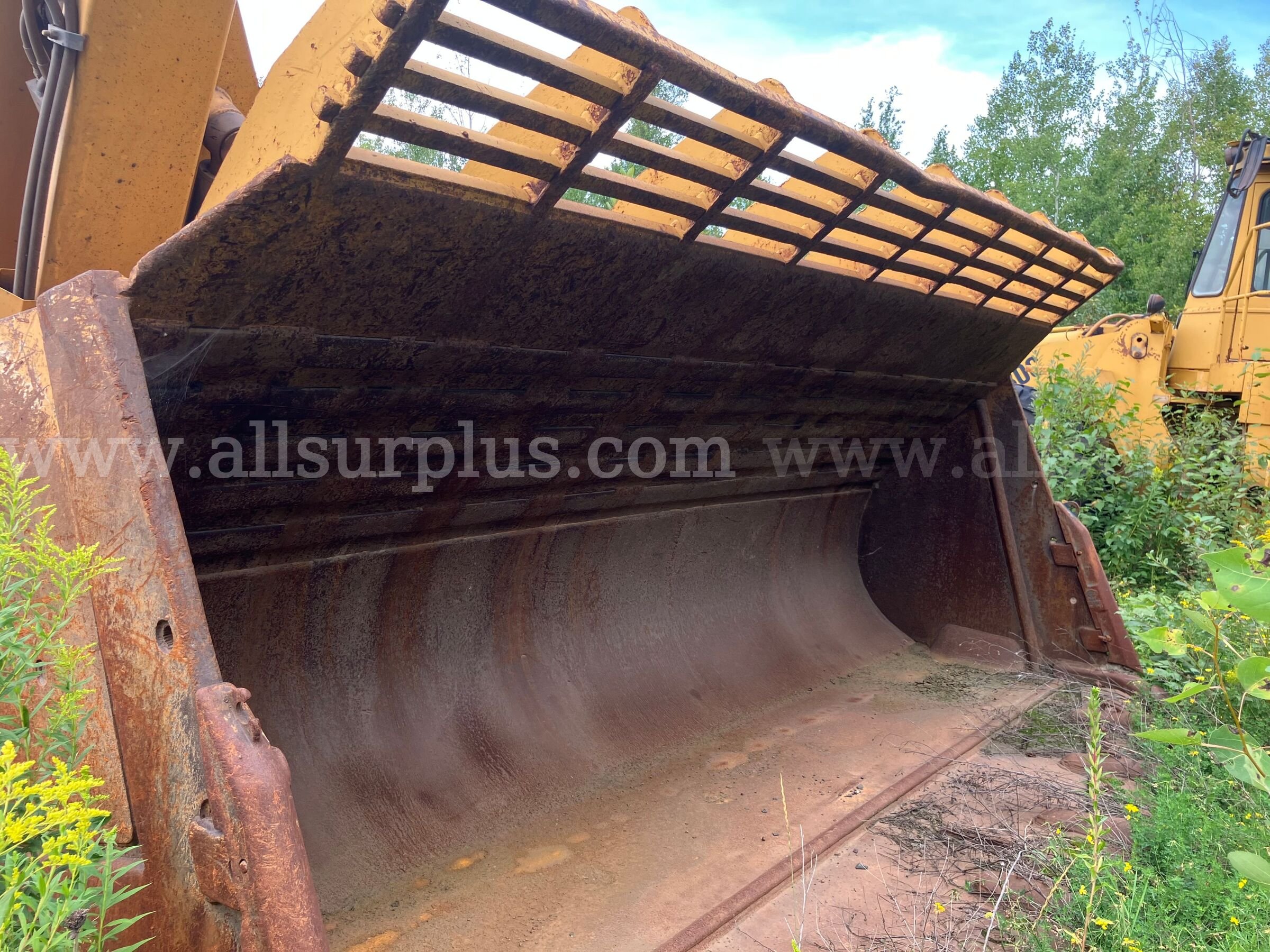 Caterpillar 992G Loader Bucket Caterpillar 992G Government Surplus Auction - Primary Photo