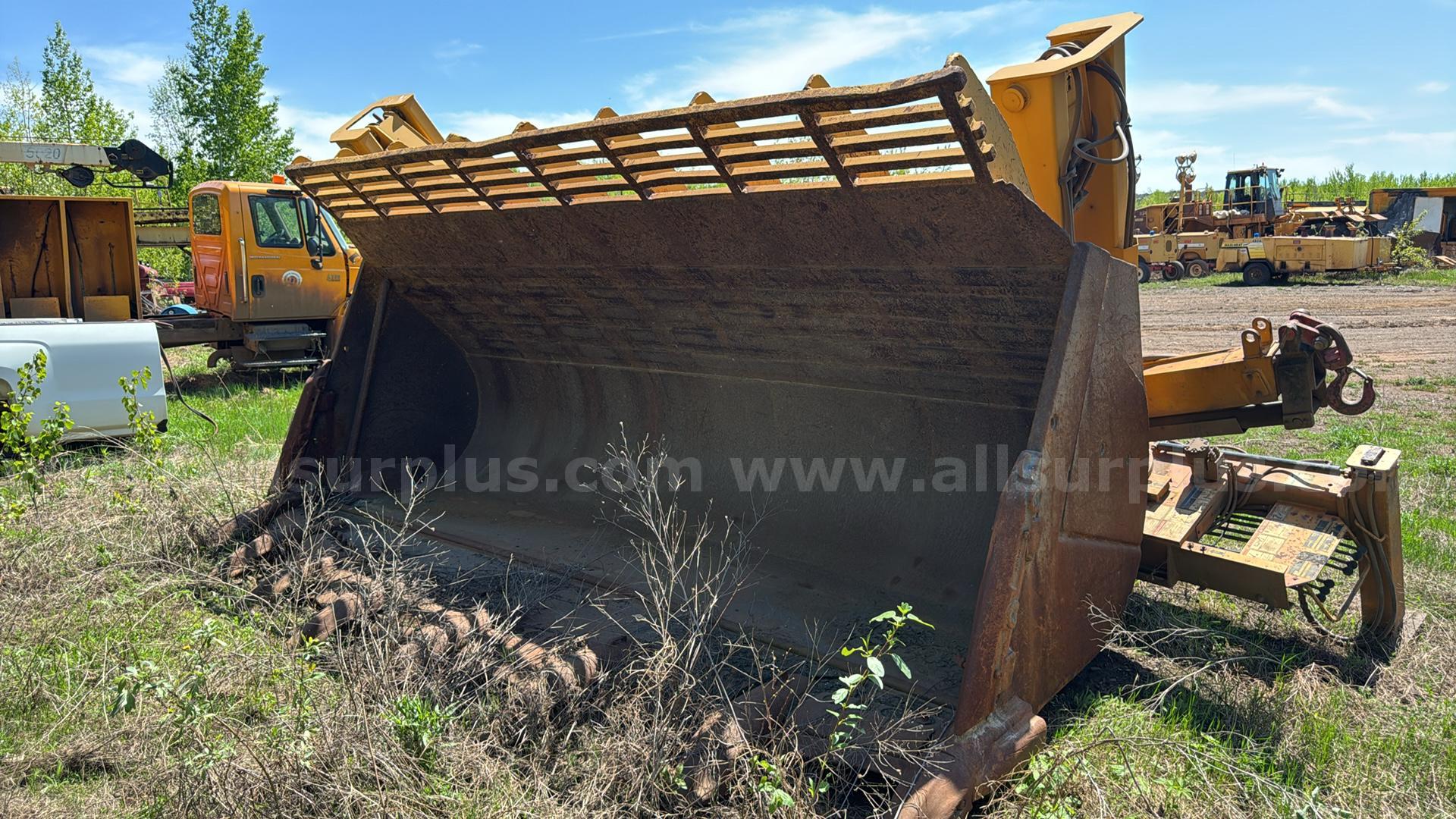 Caterpillar 992G Loader Bucket Caterpillar 992G Government Surplus Auction - Photo #4