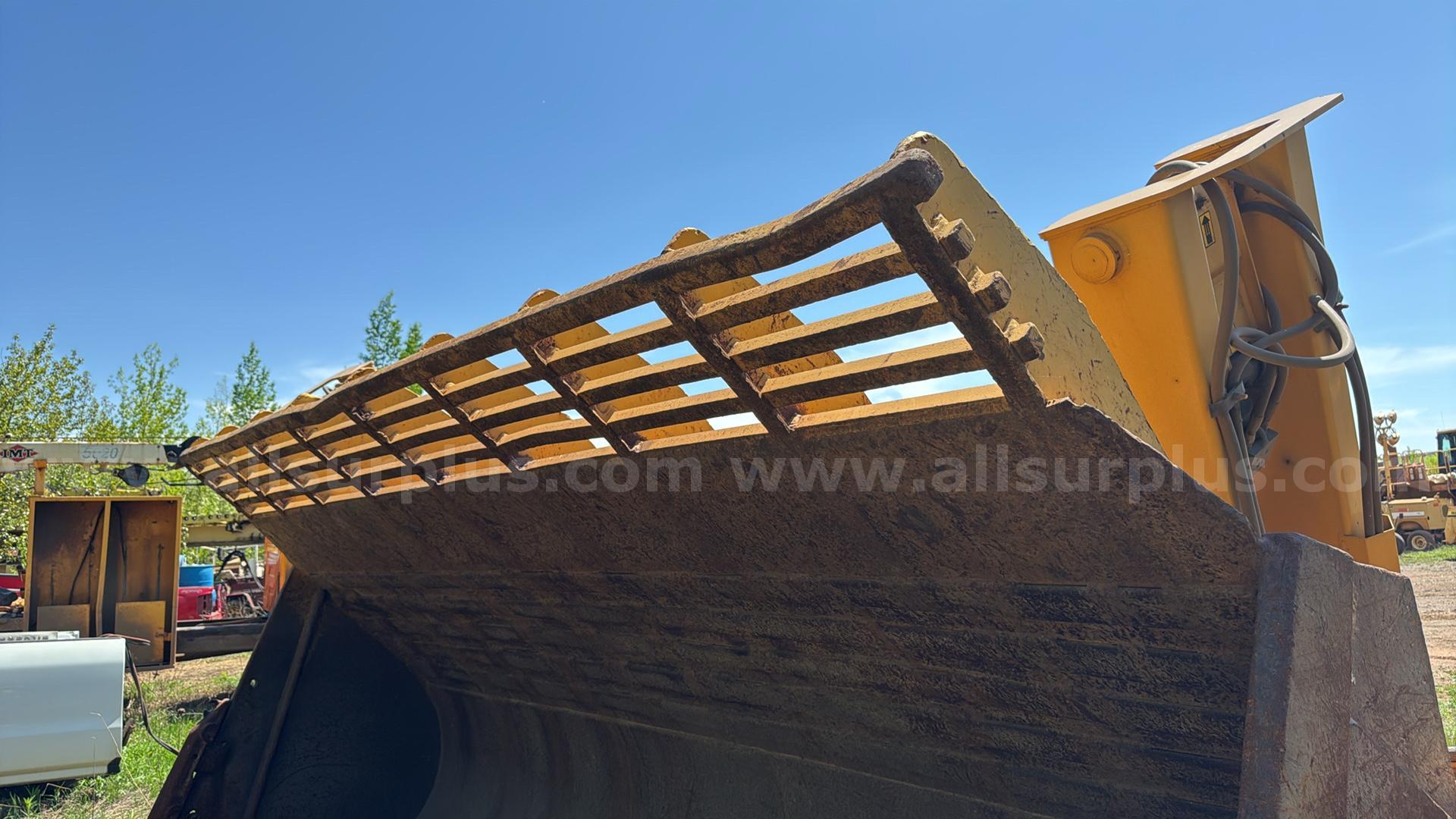 Caterpillar 992G Loader Bucket Caterpillar 992G Government Surplus Auction - Photo #6
