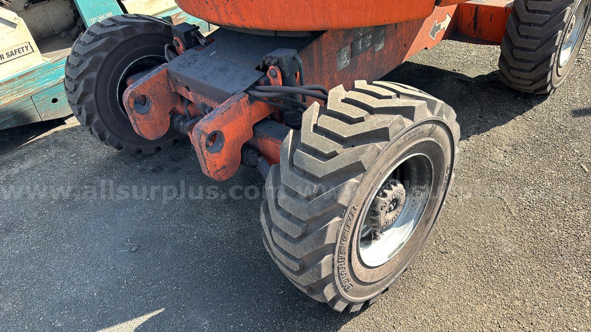 JLG 450AJ Series II Articulating Boom Lift JLG 450AJ Government Surplus Auction - Photo #4