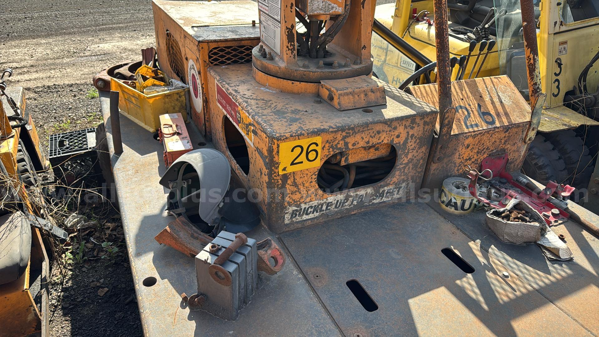 Broderson IC-35-2B Carry Deck Crane Broderson IC-35-2B Government Surplus Auction - Photo #2
