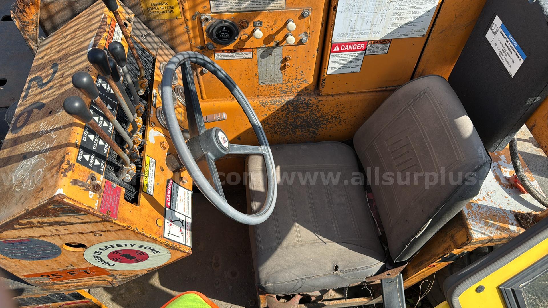 Broderson IC-35-2B Carry Deck Crane Broderson IC-35-2B Government Surplus Auction - Photo #4