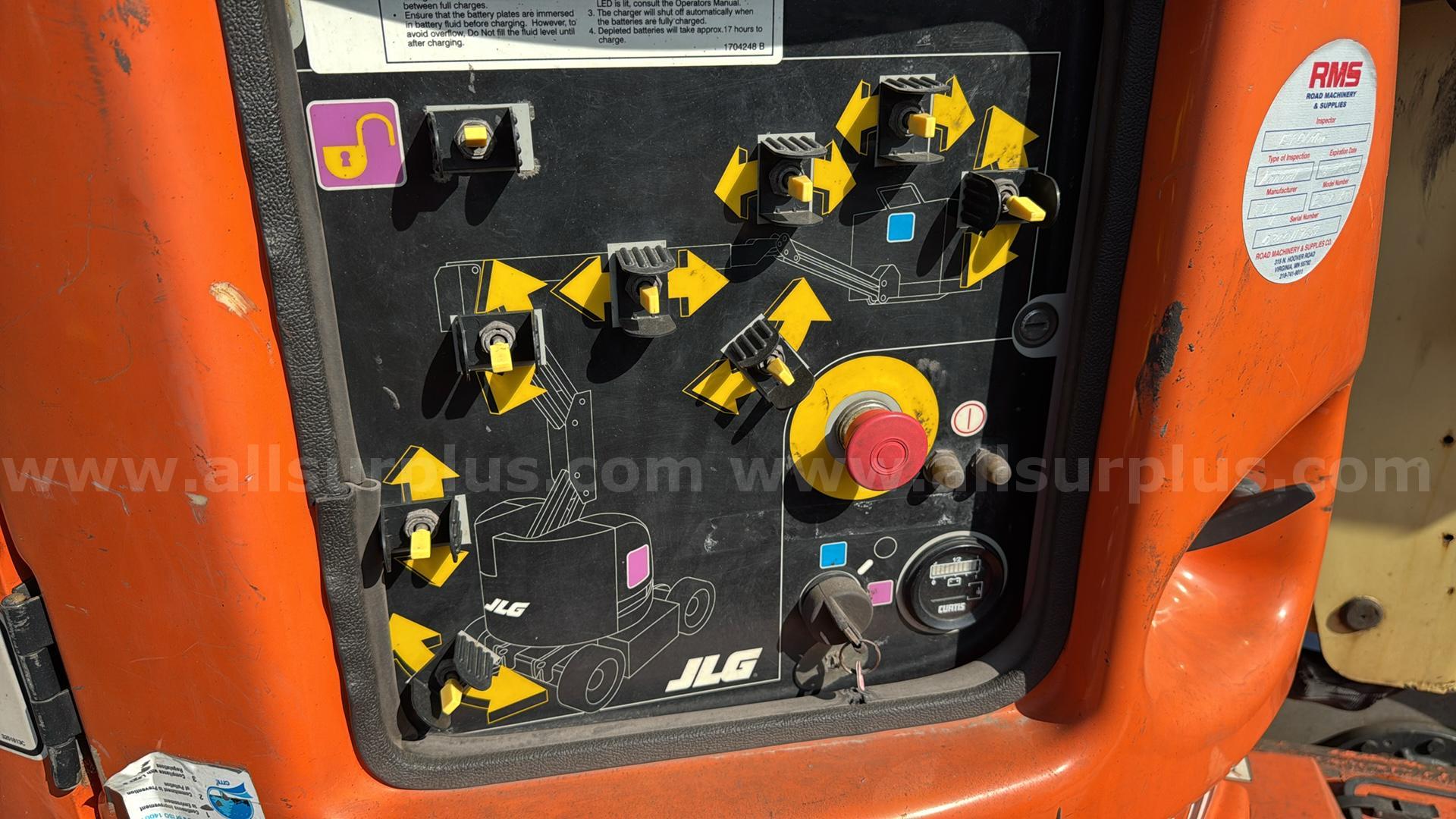 JLG E300AJP Articulating Boom Lift JLG E300AJP Government Surplus Auction - Photo #6