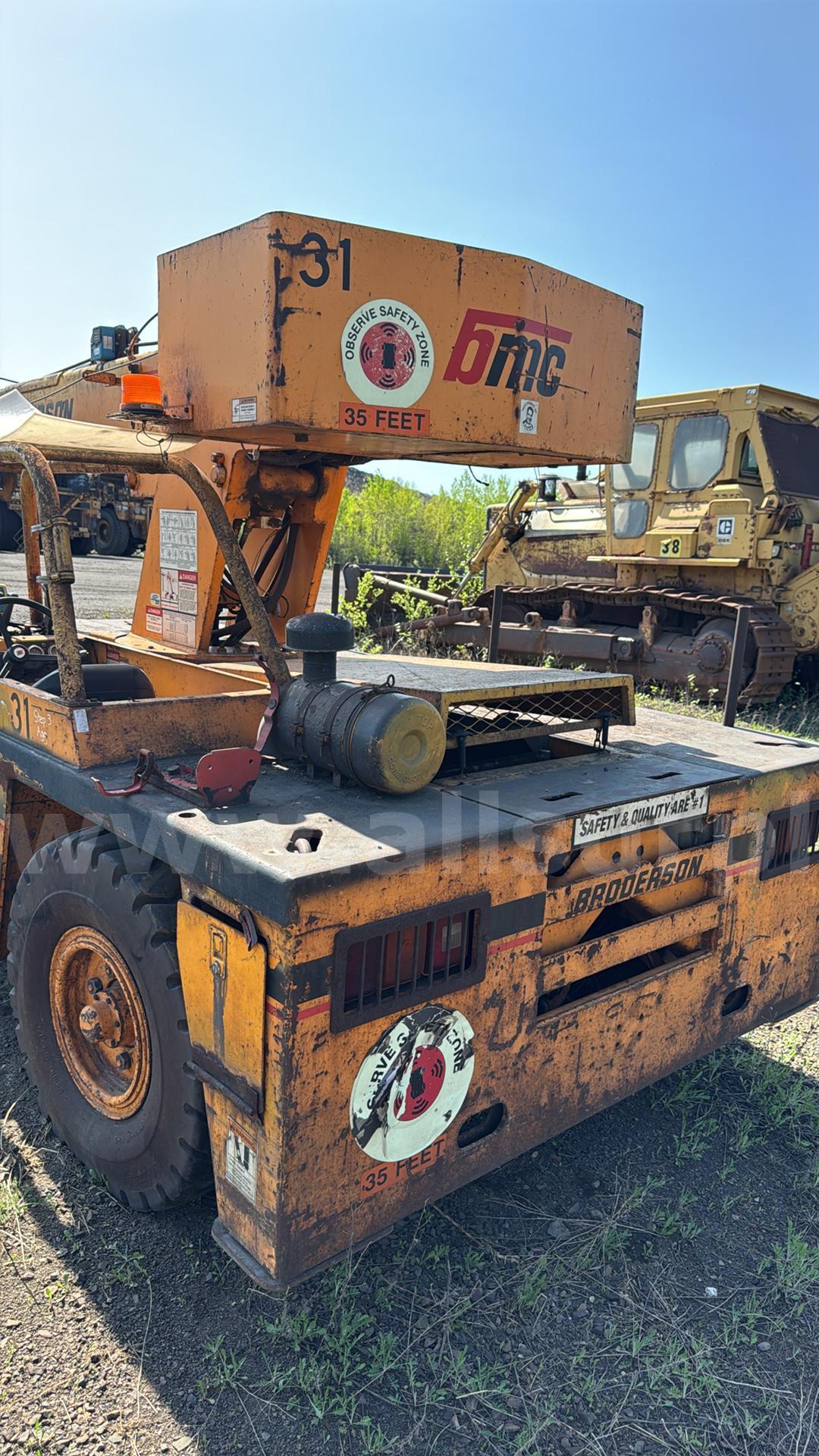 Broderson IC-80-2F Carry Deck Crane Broderson IC-80-2F Government Surplus Auction - Photo #6