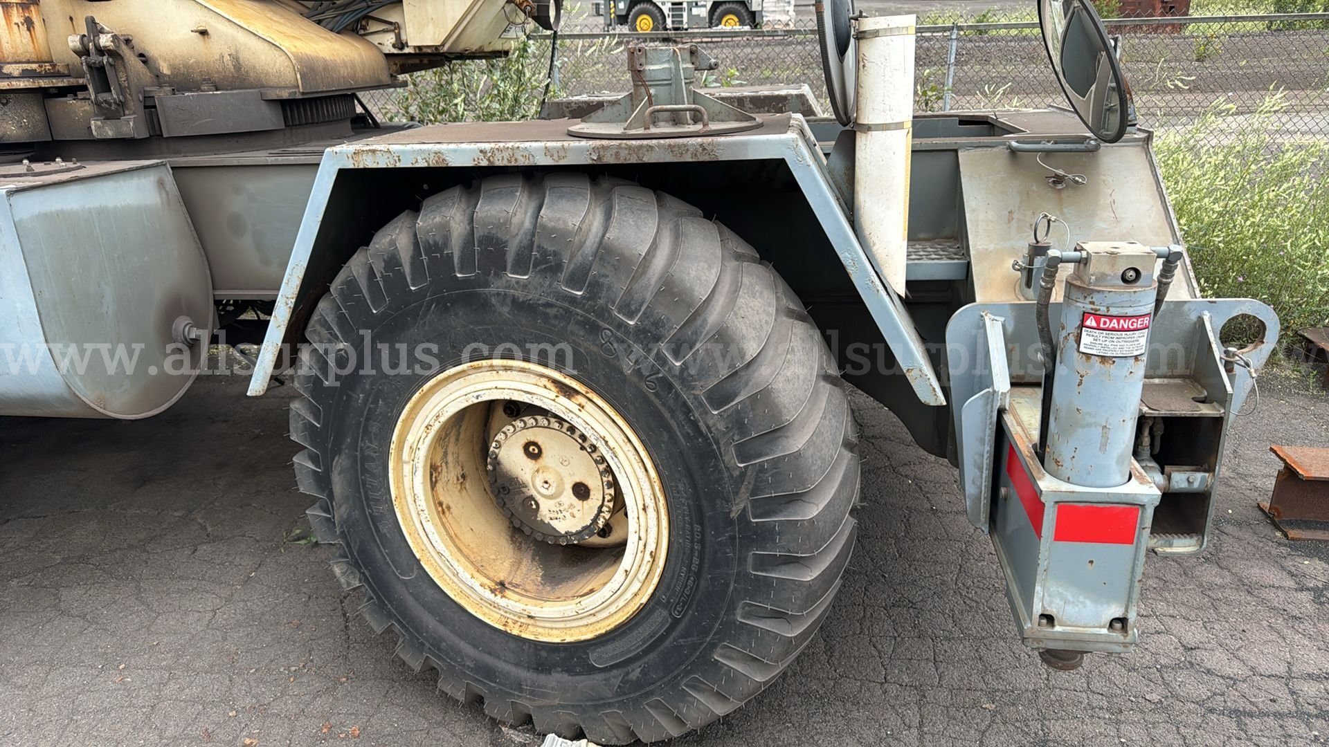 Terex RT 230 Rough Terrain Crane Terex 230 Government Surplus Auction - Photo #6