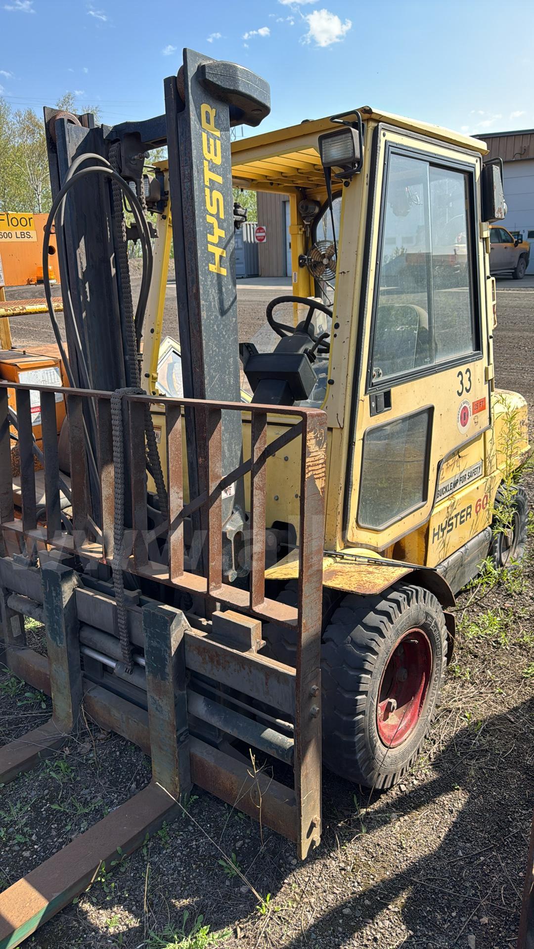 Hyster H60XM LPG Forklift Hyster H60XM Government Surplus Auction - Photo #2