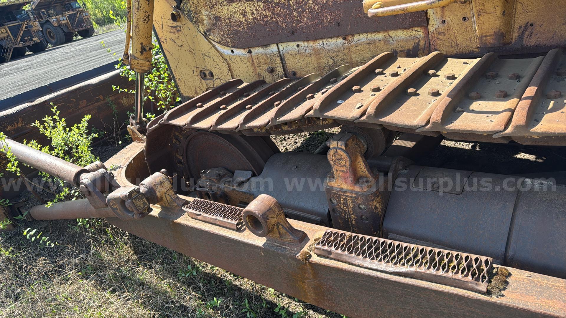Caterpillar D8K Crawler Dozer with Winch Caterpillar D8K Government Surplus Auction - Photo #4