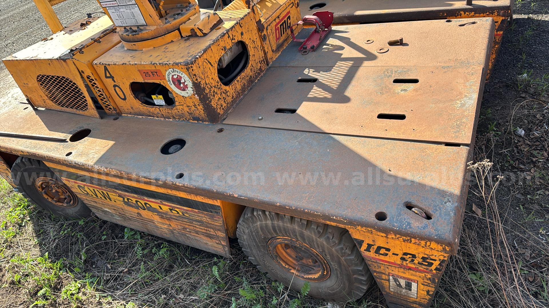 Broderson IC-35-2D Carry Deck Crane  IC-35-2D Government Surplus Auction - Photo #3