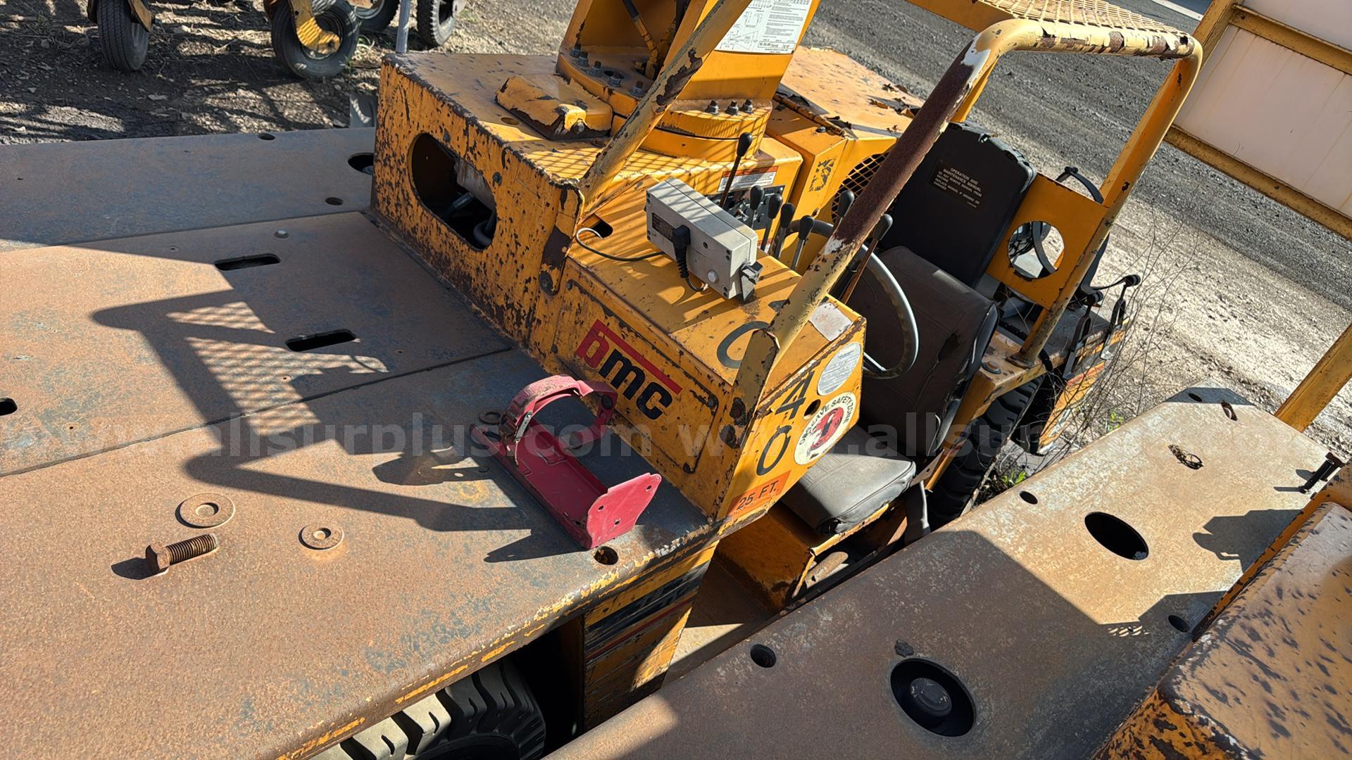 Broderson IC-35-2D Carry Deck Crane  IC-35-2D Government Surplus Auction - Photo #4
