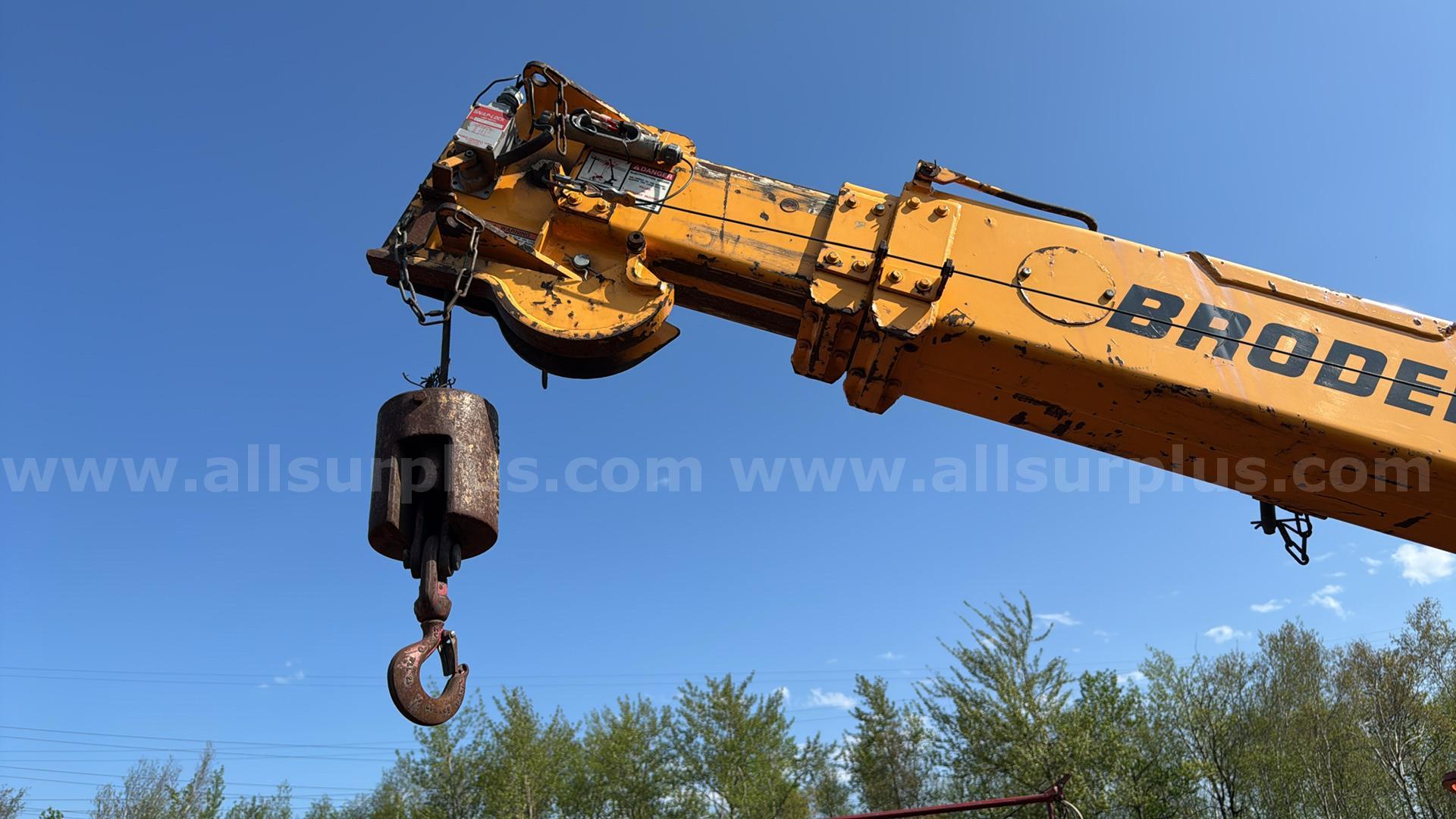 Broderson IC-35-2D Carry Deck Crane  IC-35-2D Government Surplus Auction - Photo #5