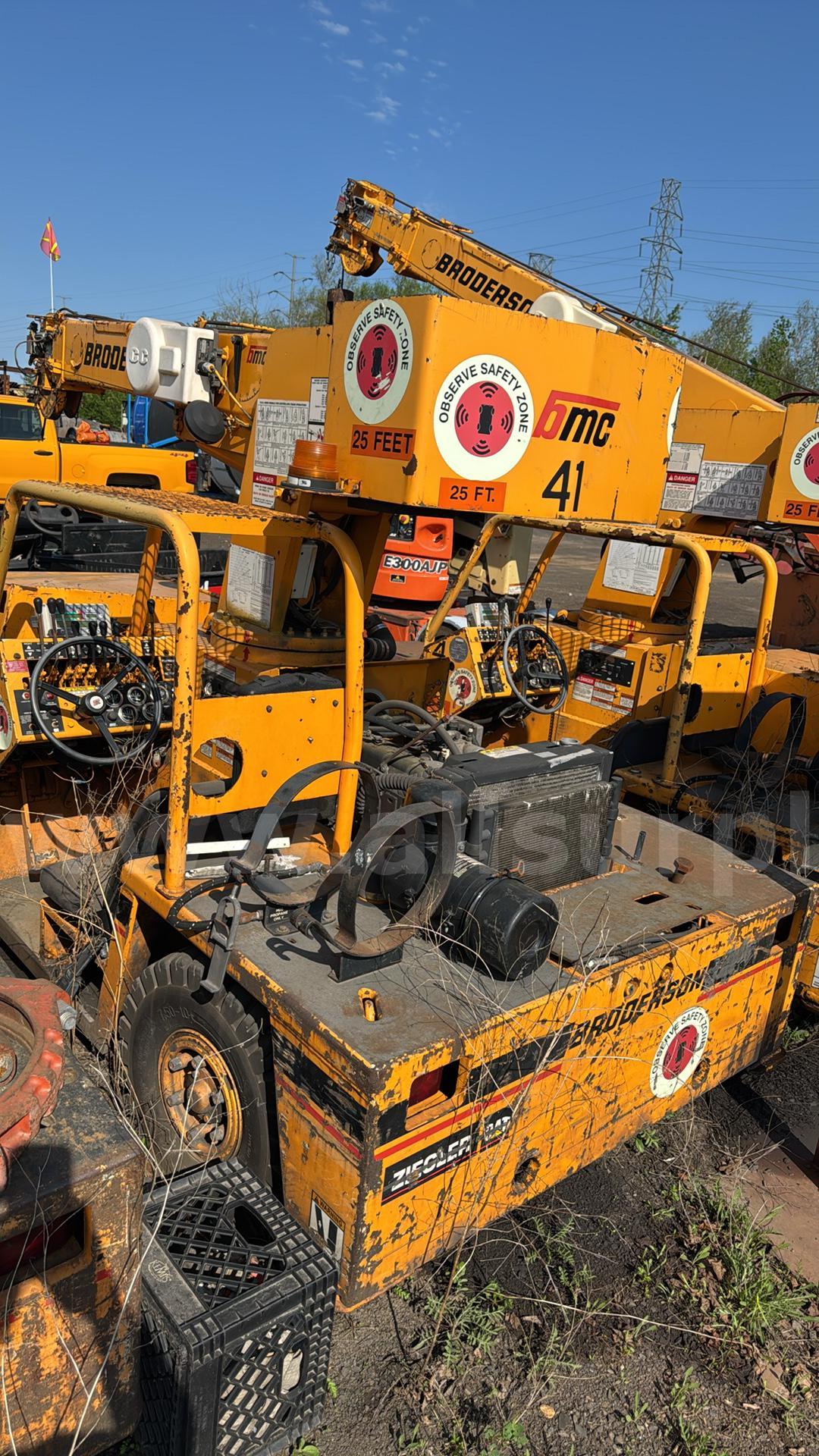 Broderson IC-35-2D Carry Deck Crane  IC-35-2D Government Surplus Auction - Primary Photo