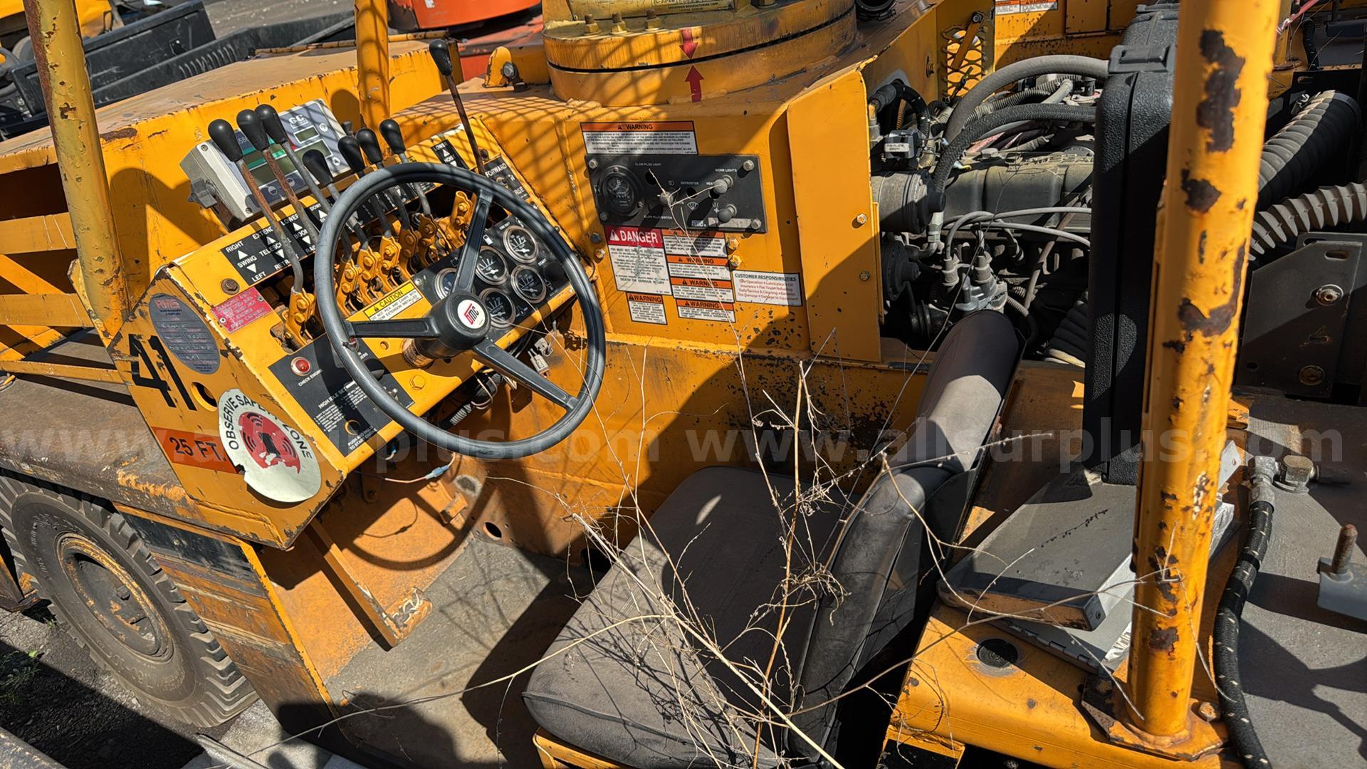 Broderson IC-35-2D Carry Deck Crane  IC-35-2D Government Surplus Auction - Photo #2