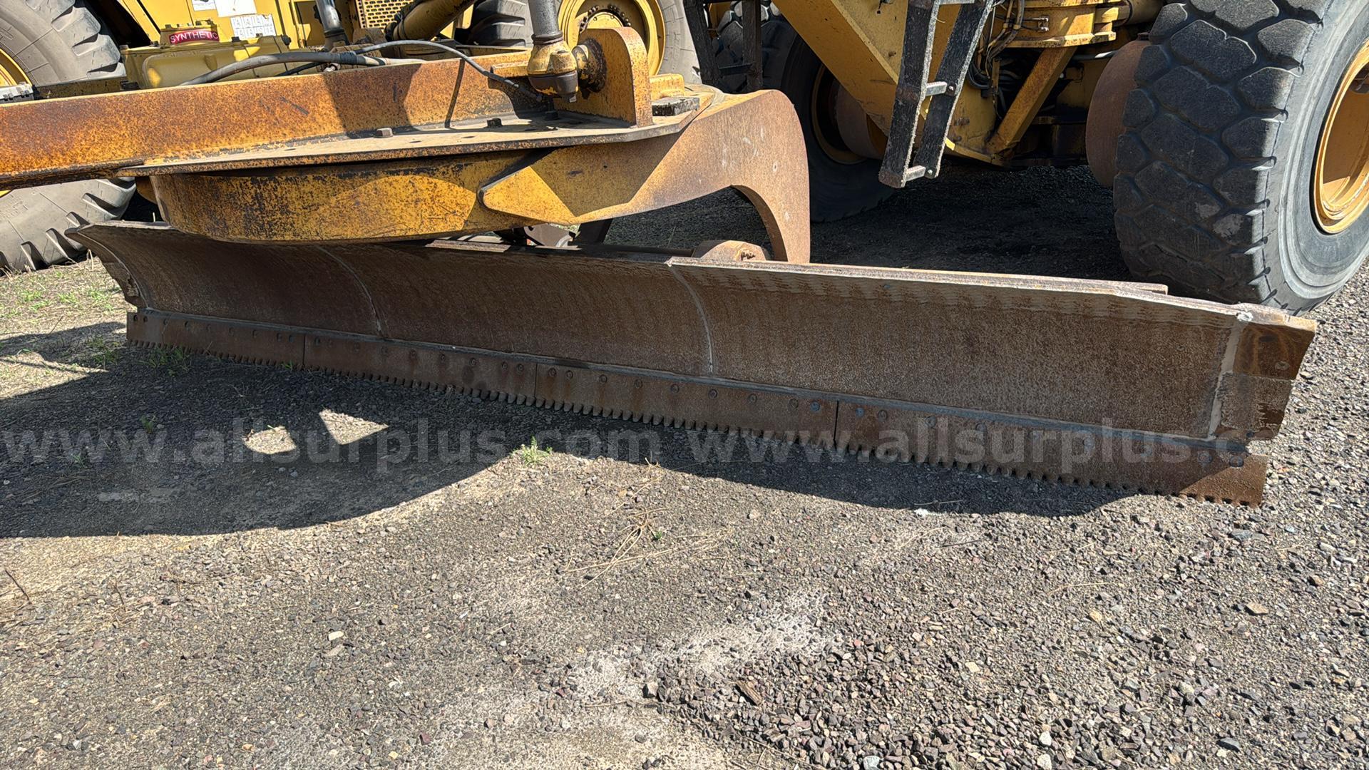 Caterpillar 16G Motor Grader Caterpillar 16G Government Surplus Auction - Photo #4
