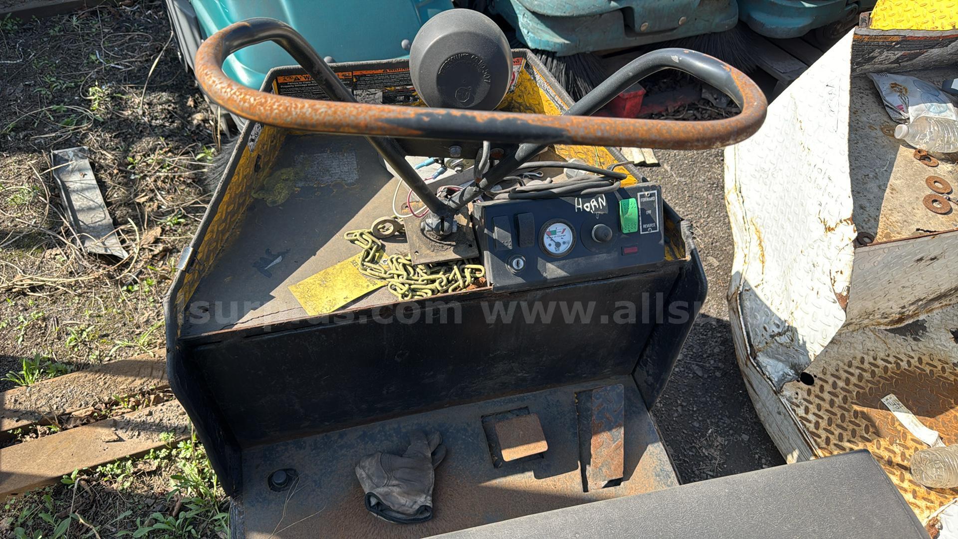 Taylor-Dunn SS-025-36 Industrial Electric Cart  025 Government Surplus Auction - Photo #3