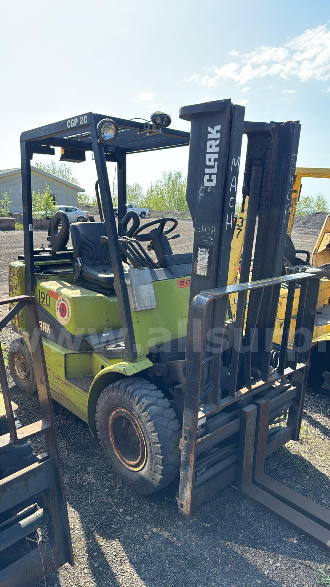 Clark CGP 20 Forklift Clark CGP 20 Government Surplus Auction - Primary Photo
