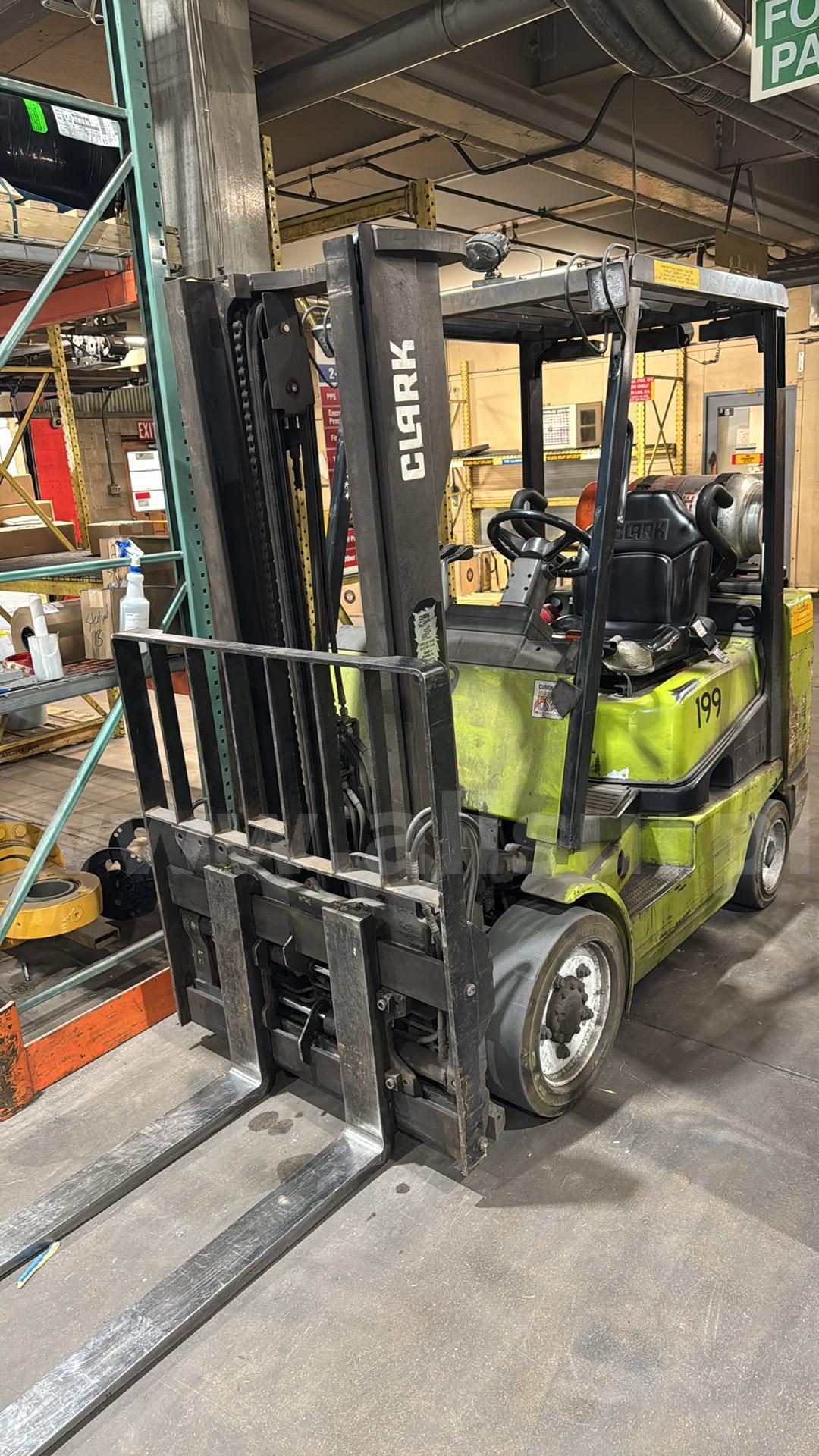 Clark CGC30 LP Forklift Clark CGC30 Government Surplus Auction - Primary Photo