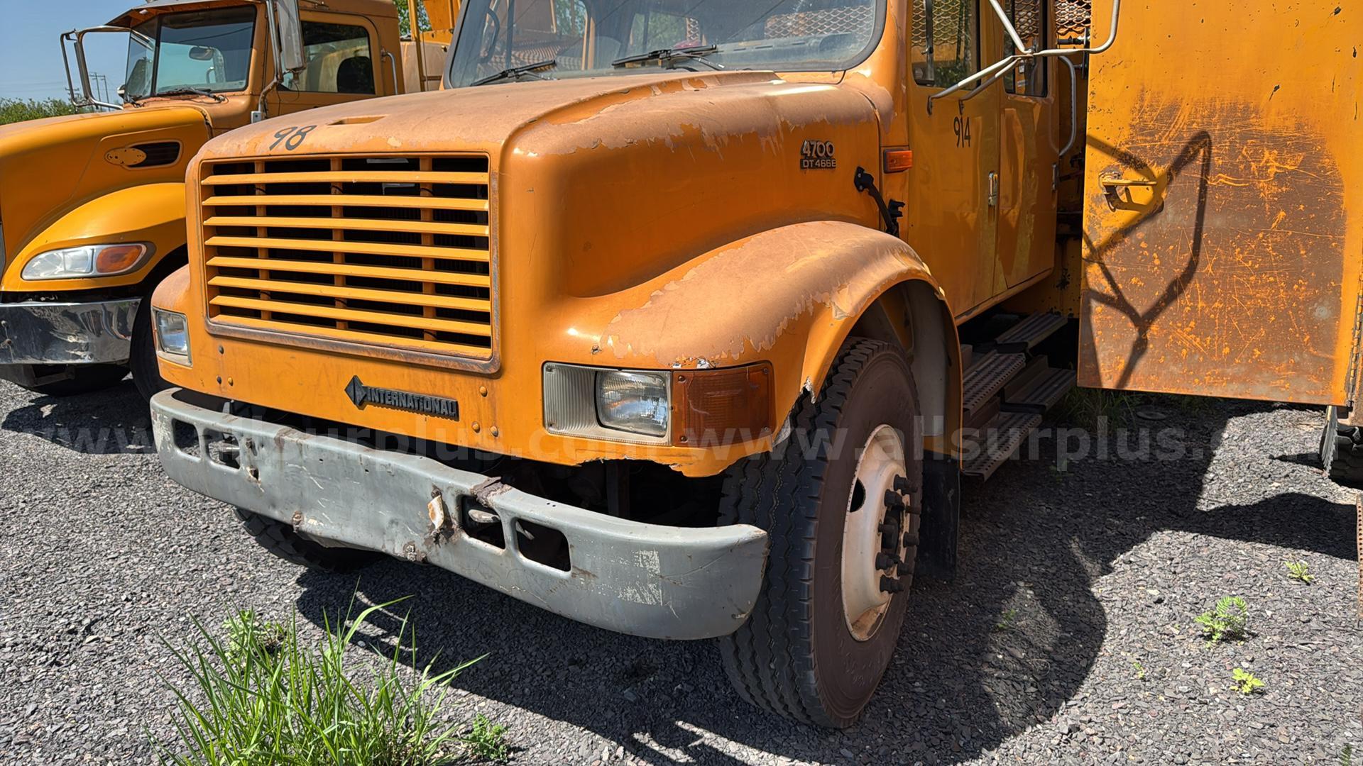 International 4700 DT466E Crew Cab Utility Truck International 4700 Government Surplus Auction - Photo #2