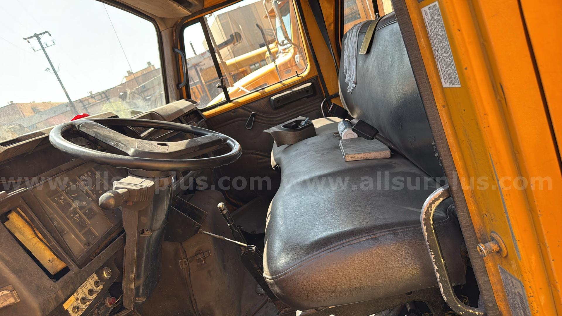 International 4700 DT466E Crew Cab Utility Truck International 4700 Government Surplus Auction - Photo #3