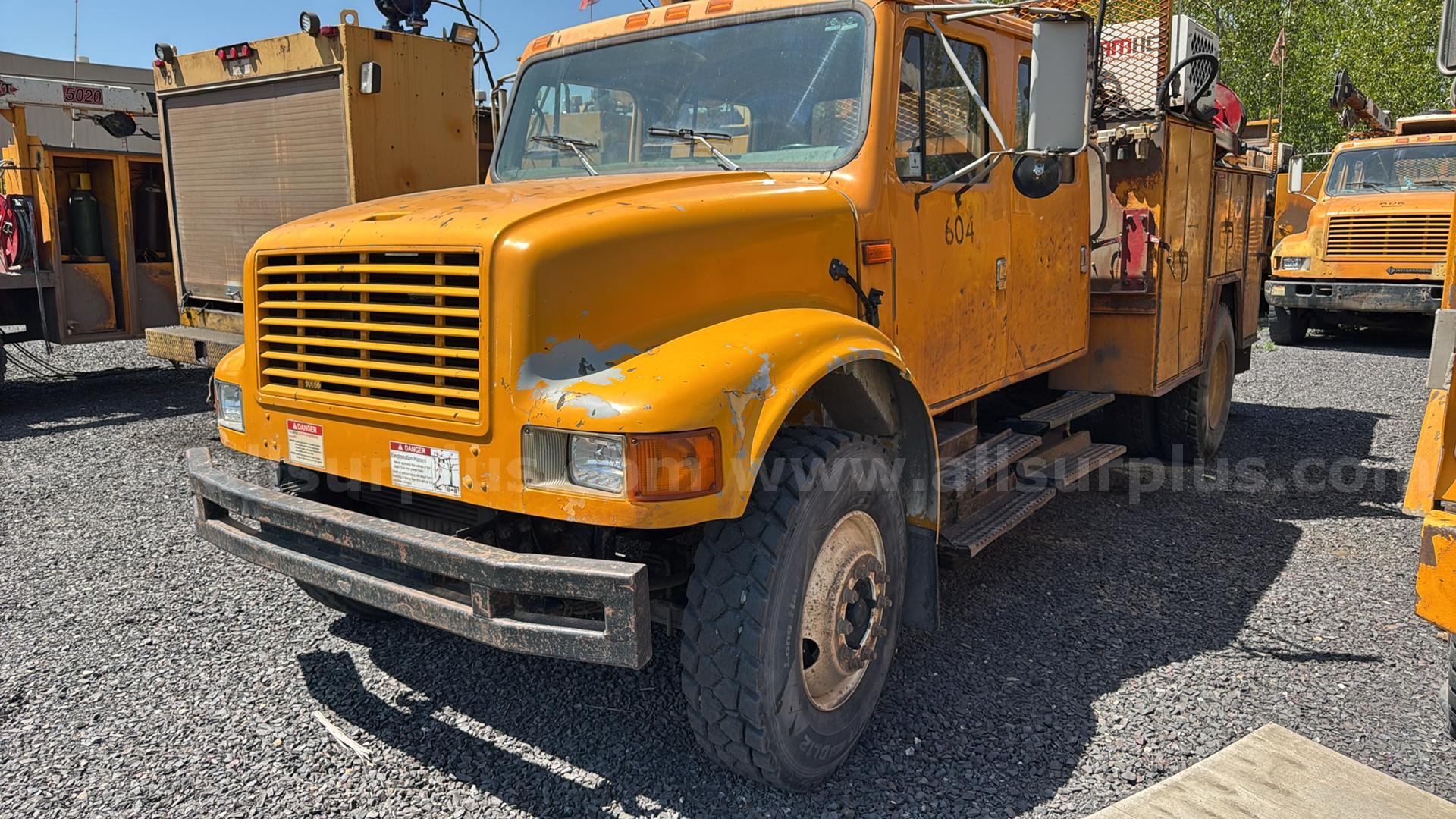2001 International 4700 Crew Cab Utility Truck International 4700 Government Surplus Auction - Photo #2