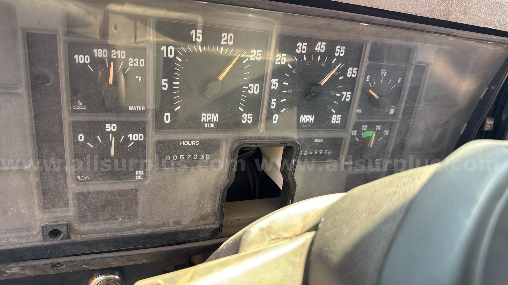 2001 International 4700 Crew Cab Utility Truck International 4700 Government Surplus Auction - Photo #6