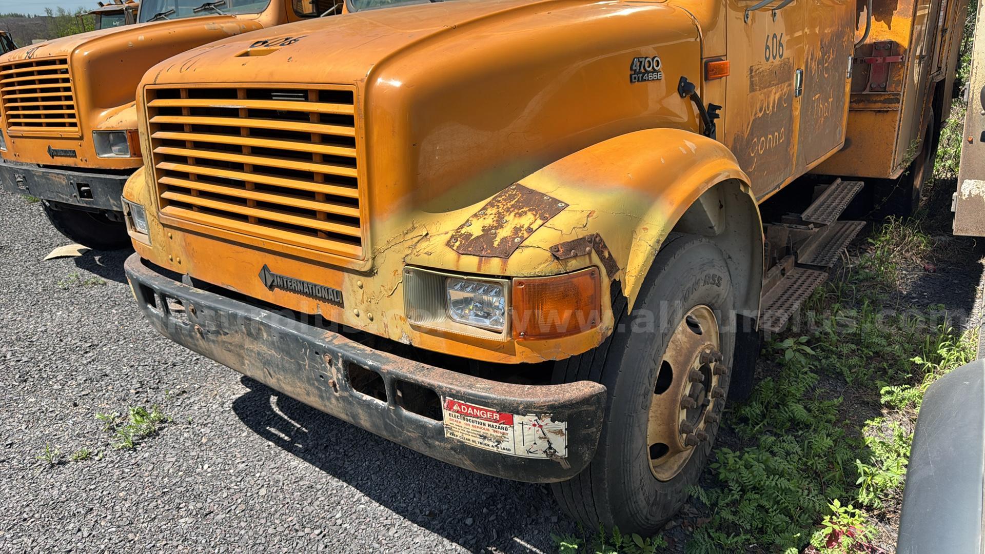 2002 International 4700 Crew Cab Utility Service Truck International 4700 Government Surplus Auction - Photo #2
