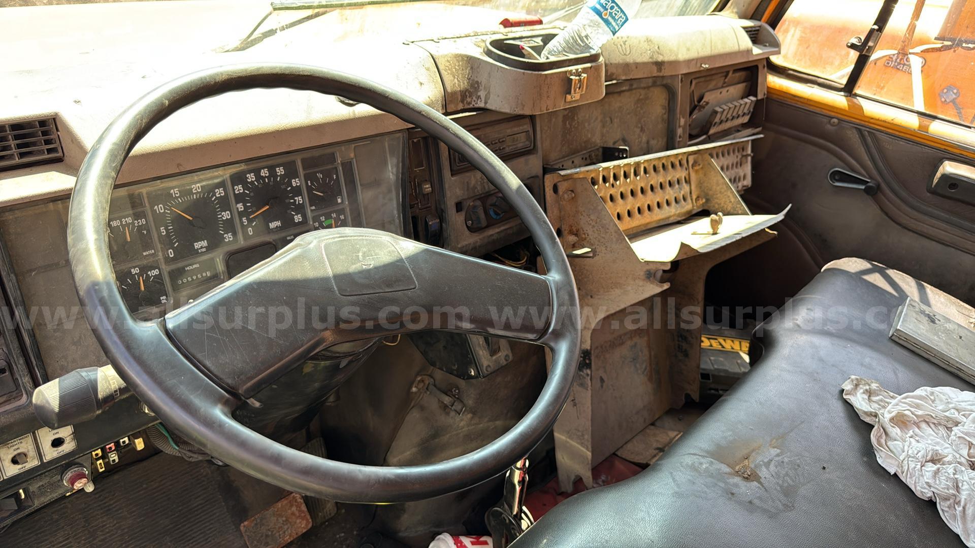 2002 International 4700 Crew Cab Utility Service Truck International 4700 Government Surplus Auction - Photo #6