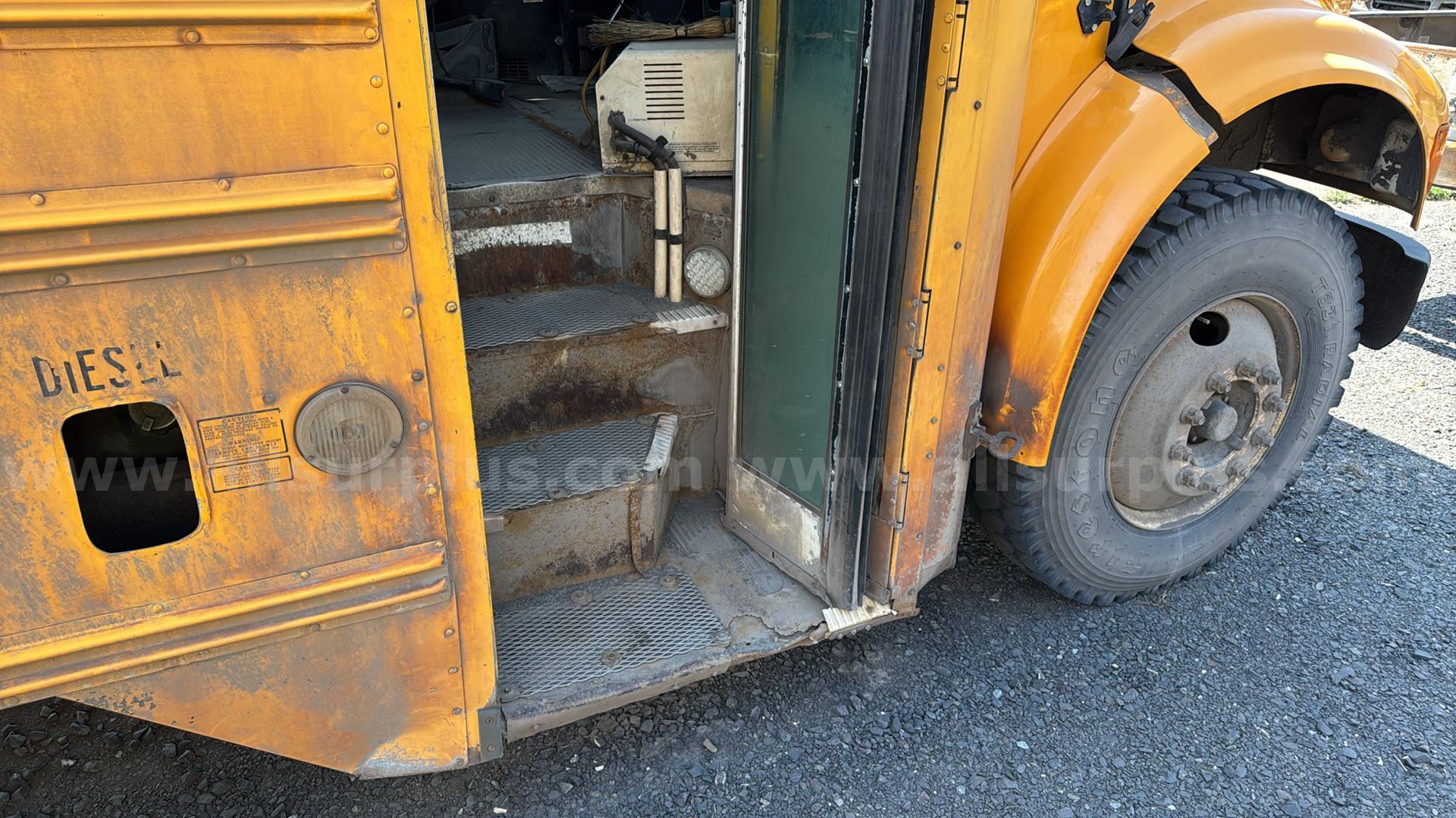 2003 Blue Bird International School Bus International Vision Government Surplus Auction - Photo #2