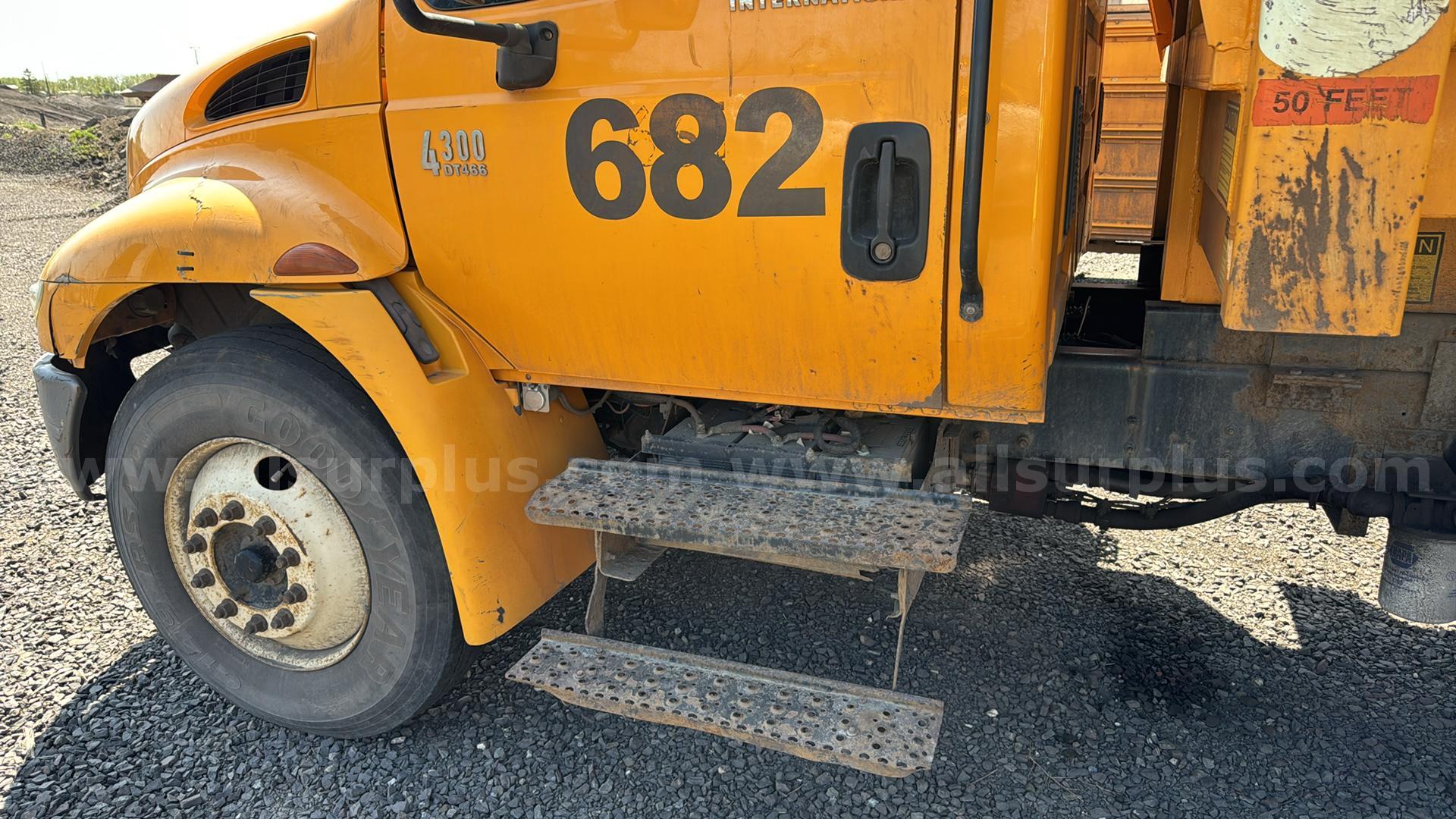 2004 International 4300 SBA 4x2 Dump Truck International 4300 Government Surplus Auction - Photo #2