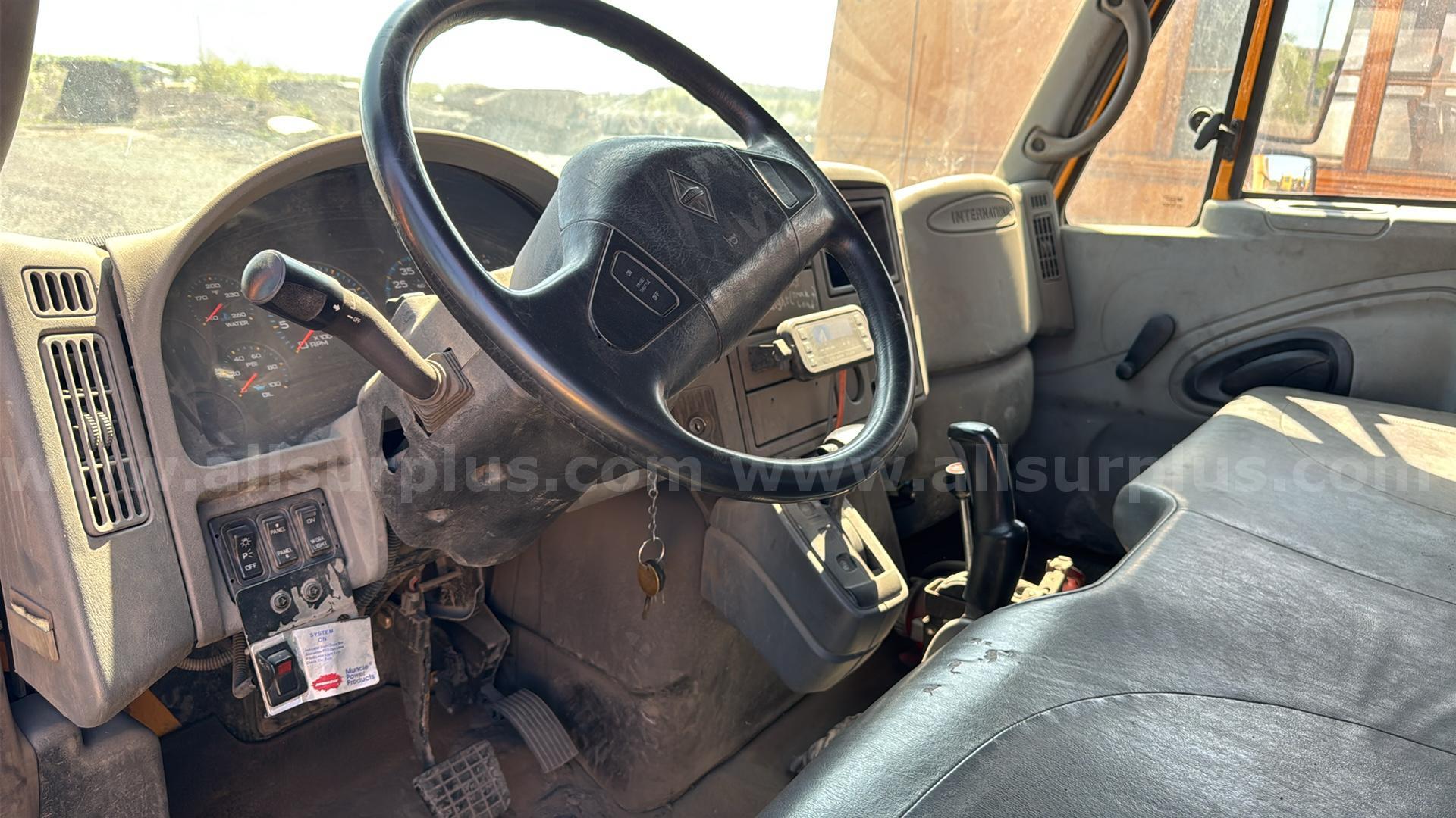 2004 International 4300 SBA 4x2 Dump Truck International 4300 Government Surplus Auction - Photo #5