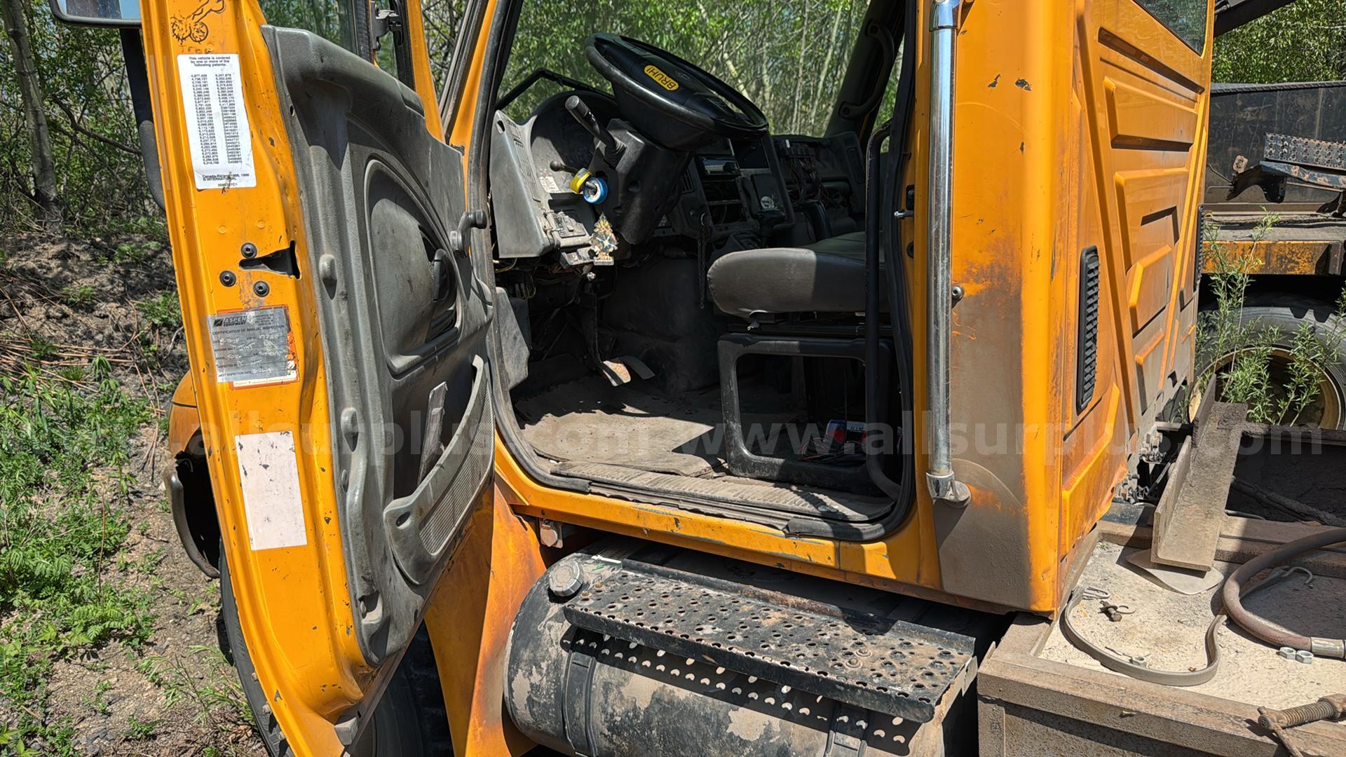 2006 International 4300 SBA 4x2 Cab & Chassis International 4300 Government Surplus Auction - Photo #3