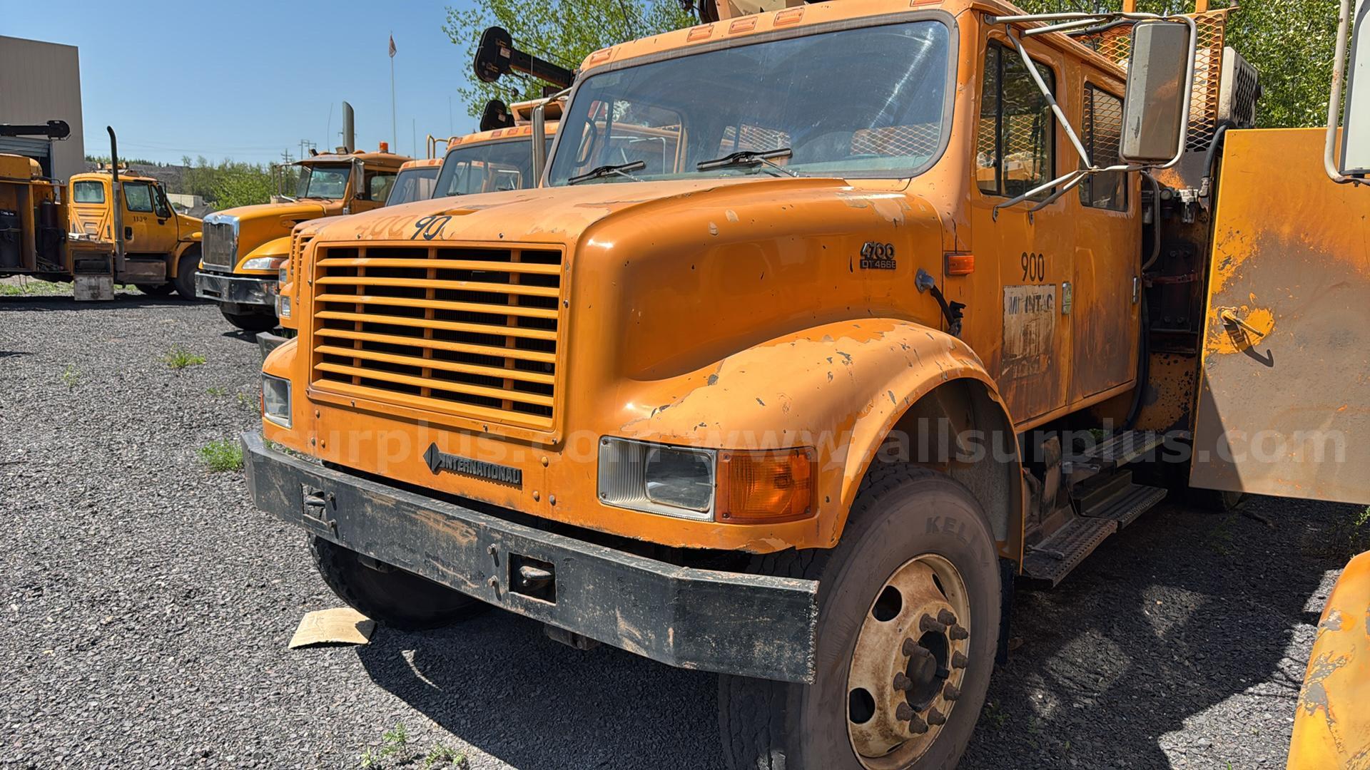 2000 International 4700 Crew Cab Utility/Service Truck International 4700 Government Surplus Auction - Photo #2