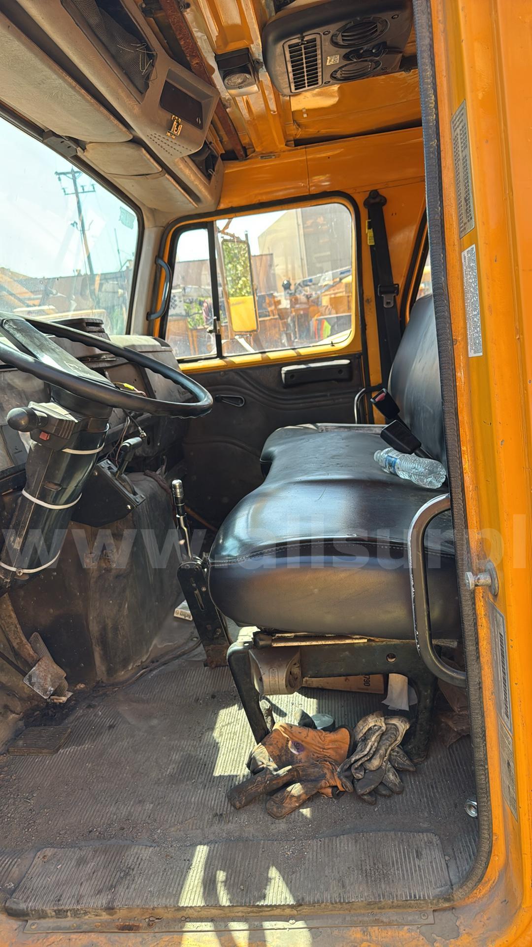 2000 International 4700 Crew Cab Utility/Service Truck International 4700 Government Surplus Auction - Photo #3