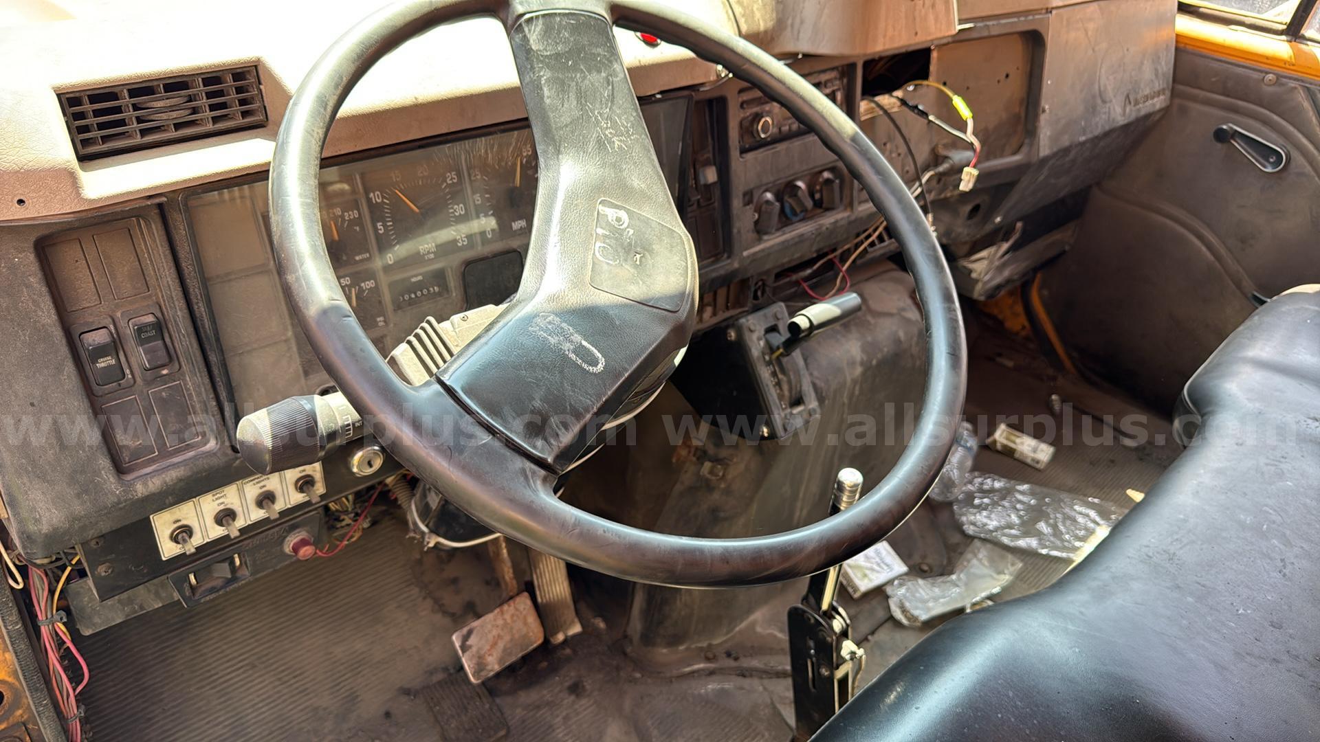 2000 International 4700 Crew Cab Utility/Service Truck International 4700 Government Surplus Auction - Photo #5