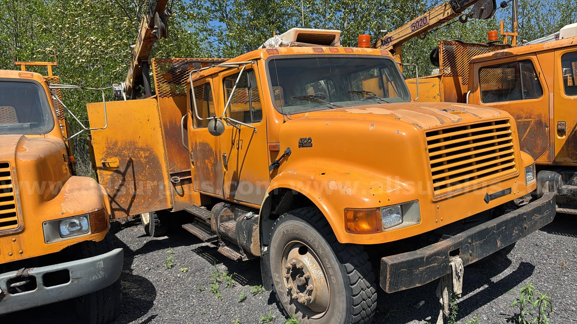 International 4700 DT466E Crew Cab Service Utility Truck