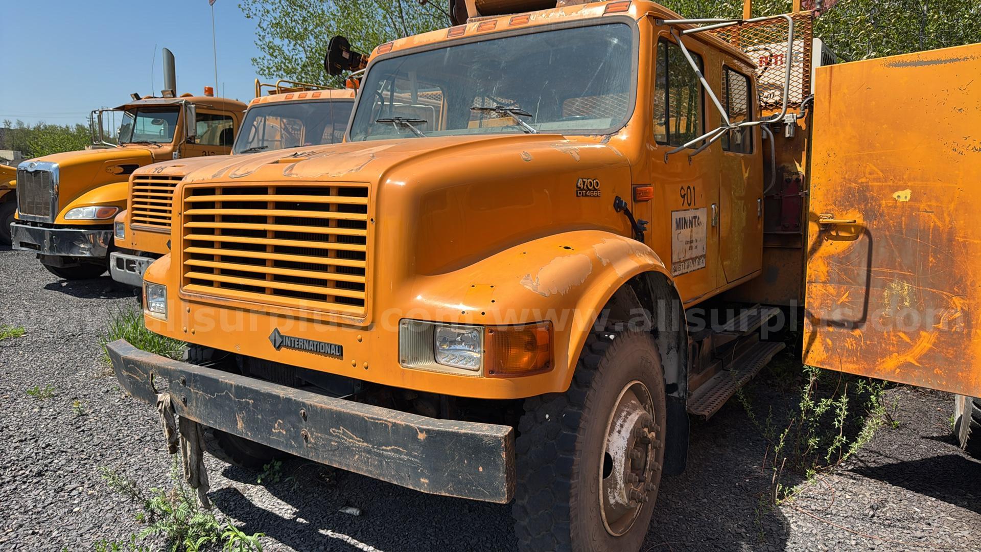 International 4700 DT466E Crew Cab Service Utility Truck International 4700 Government Surplus Auction - Photo #2