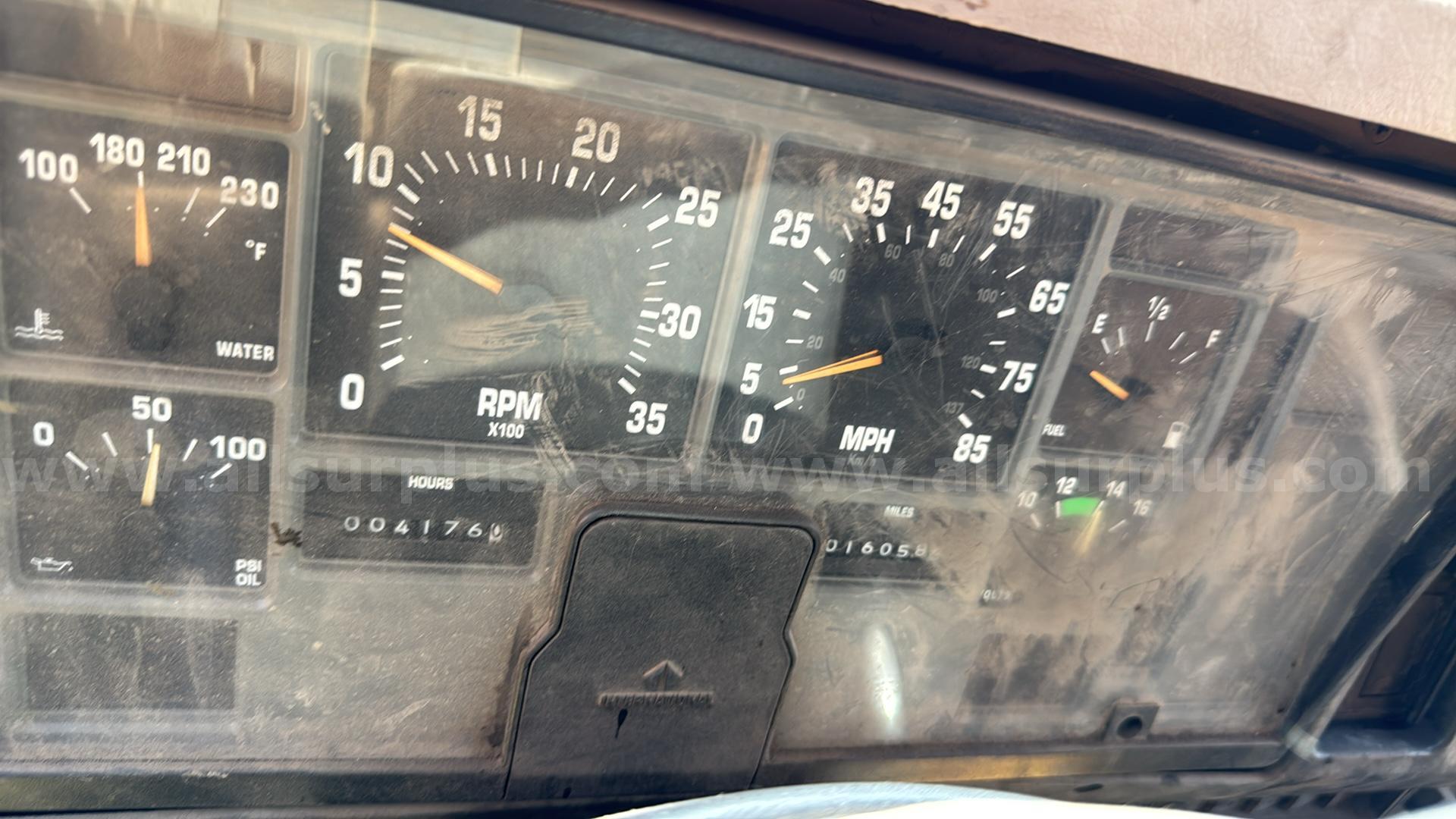 International 4700 DT466E Crew Cab Service Utility Truck International 4700 Government Surplus Auction - Photo #5