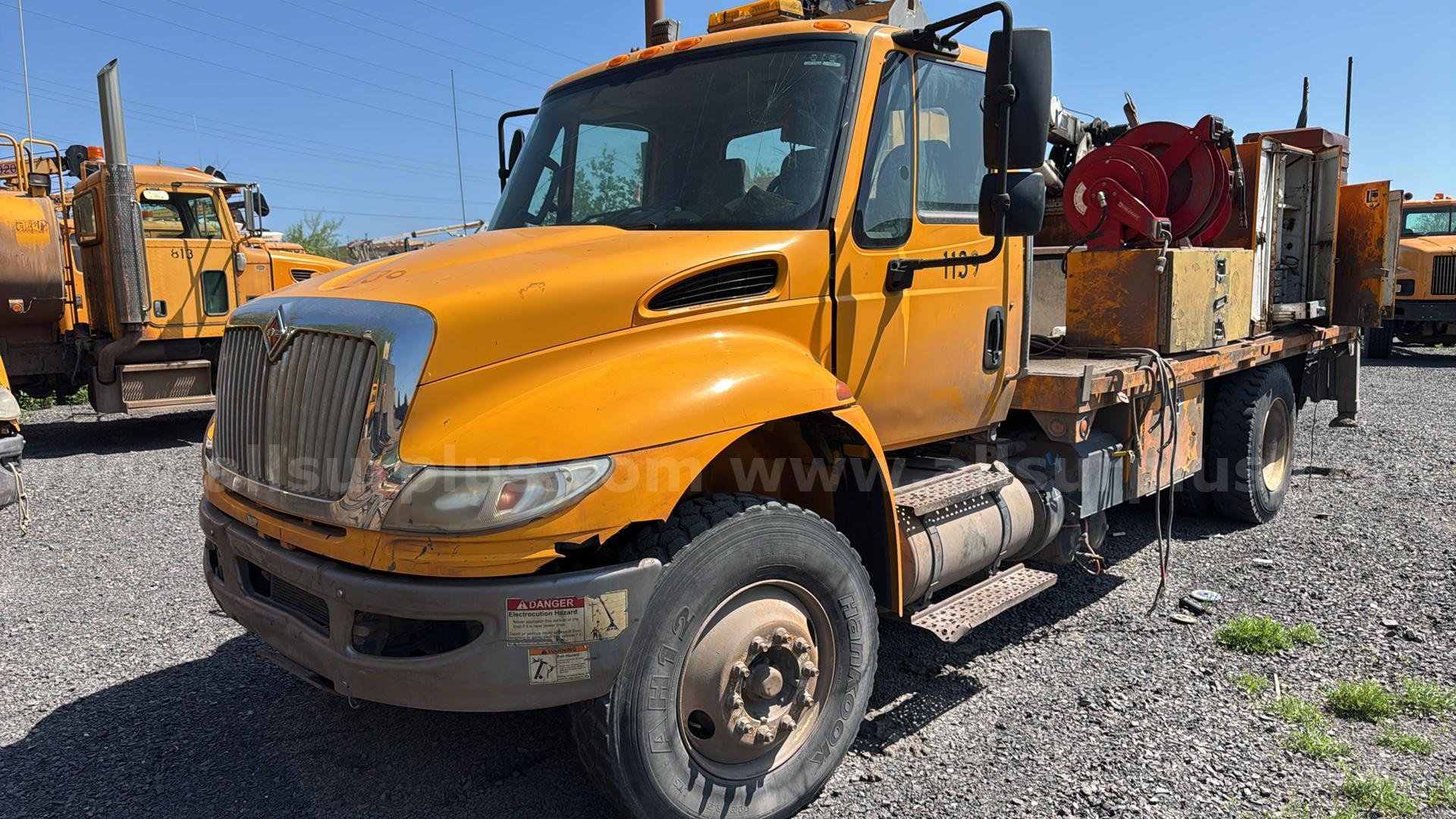 2014 International DuraStar 4300 Utility Service Truck International 4300 Government Surplus Auction - Primary Photo