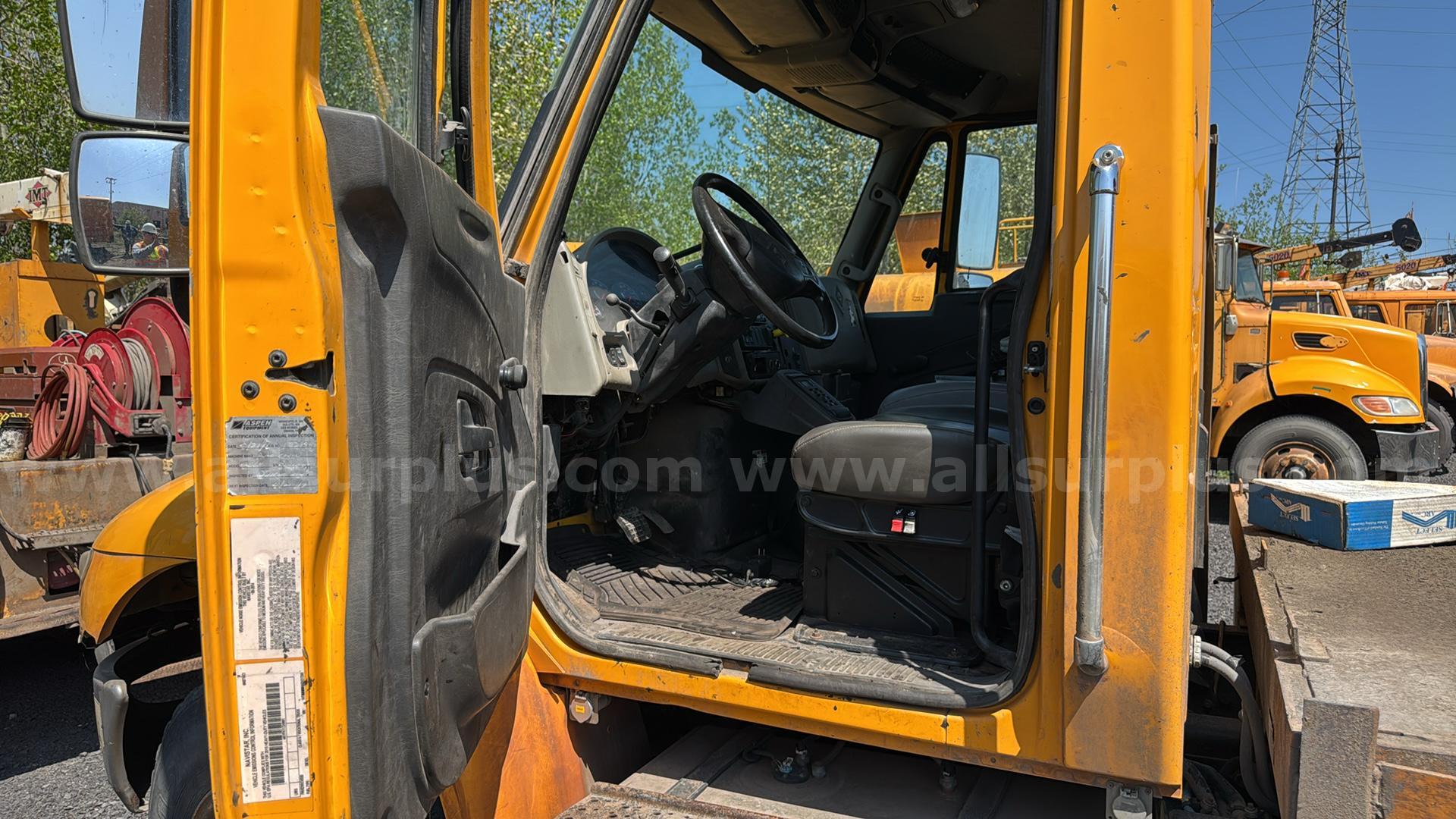 2014 International DuraStar 4300 Utility Service Truck International 4300 Government Surplus Auction - Photo #3