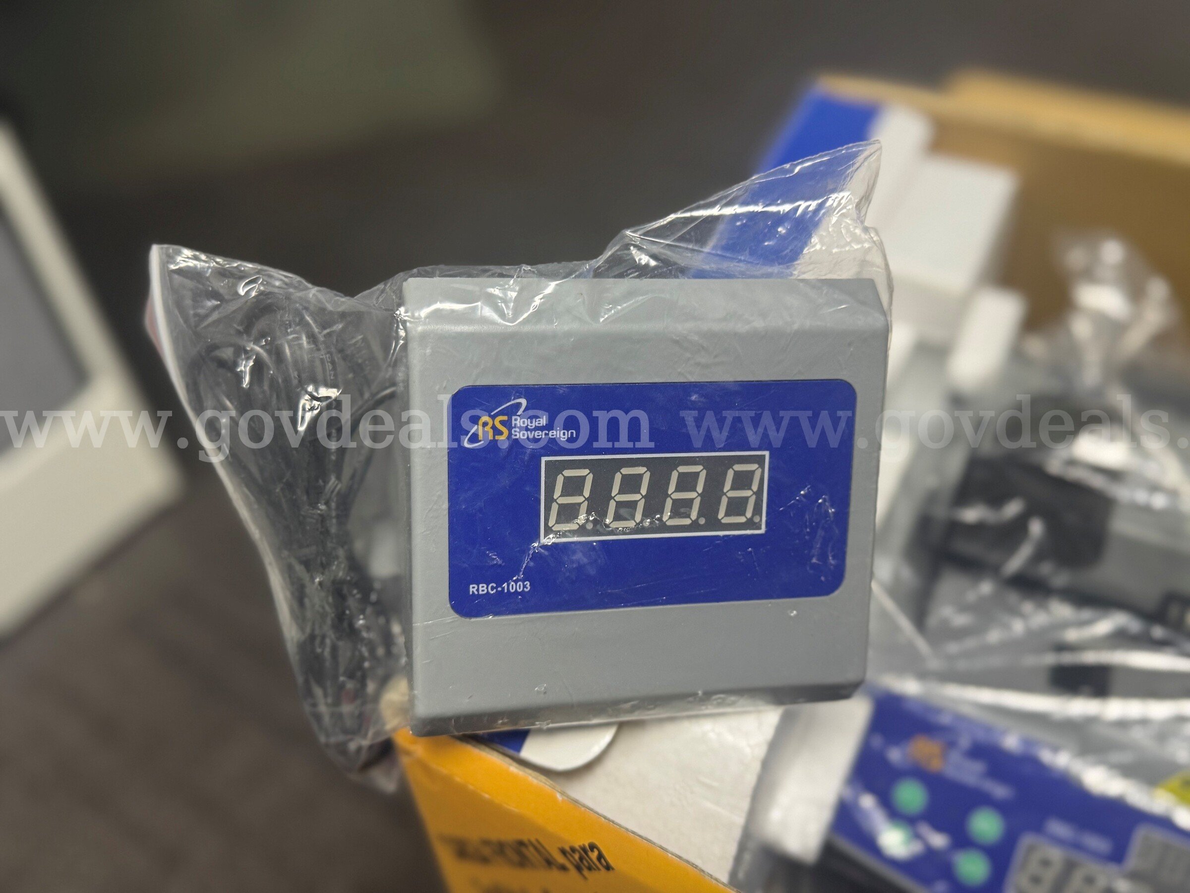 Cash Counter Royal Sovereign RBC-1003 Government Surplus Auction - Photo #2