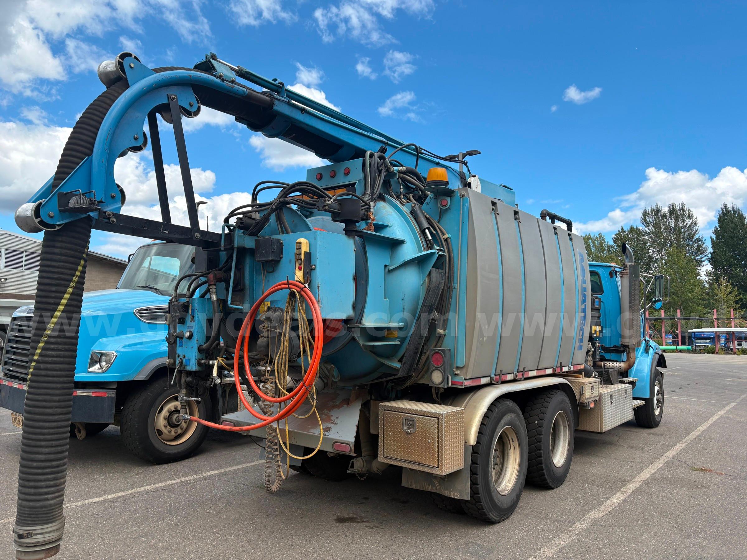 2007 Sterling LT9500 Conventional Cab Combination Sewer Cleaner Sterling LT9500 Government Surplus Auction - Photo #4