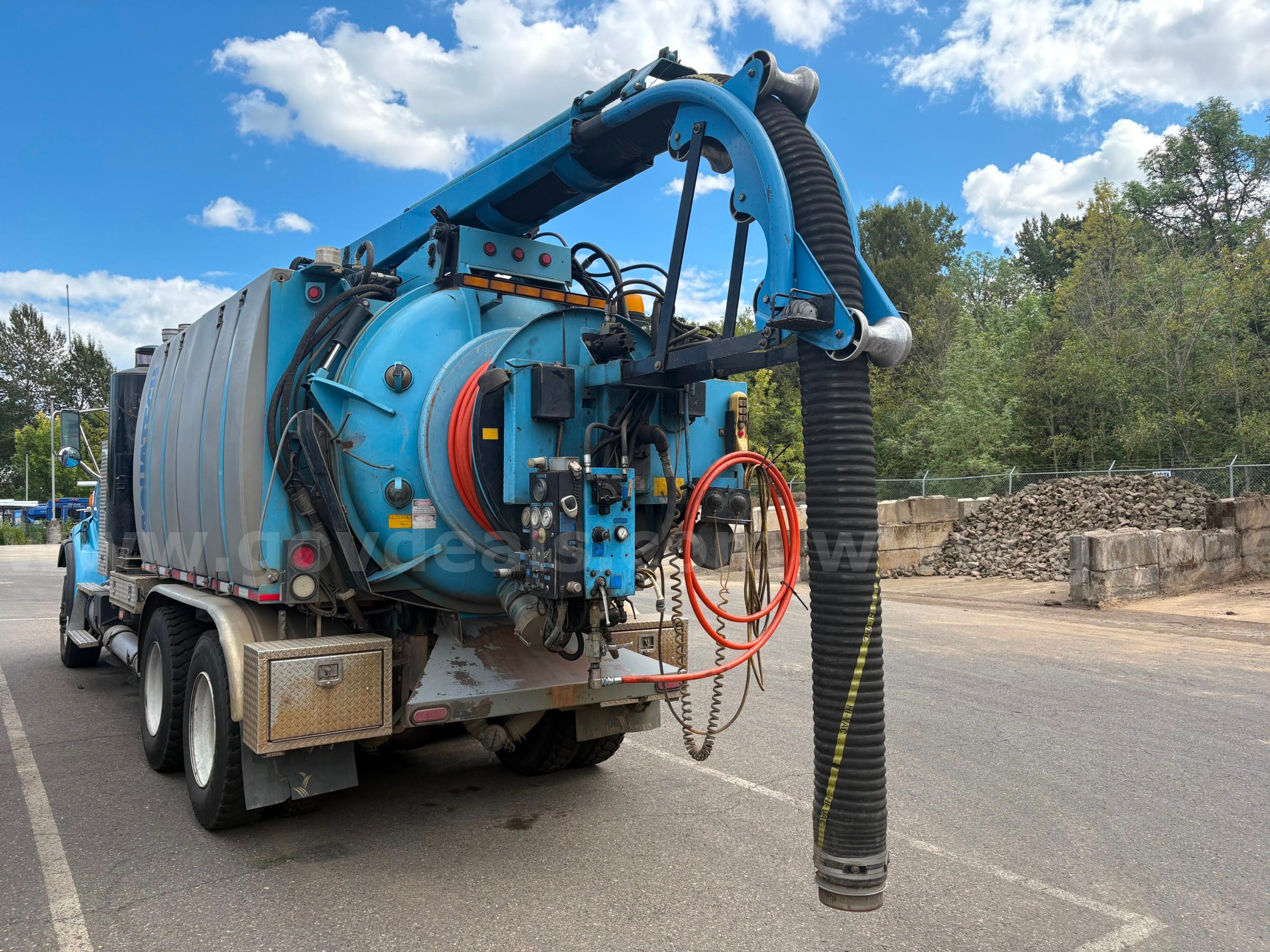 2007 Sterling LT9500 Conventional Cab Combination Sewer Cleaner Sterling LT9500 Government Surplus Auction - Photo #5