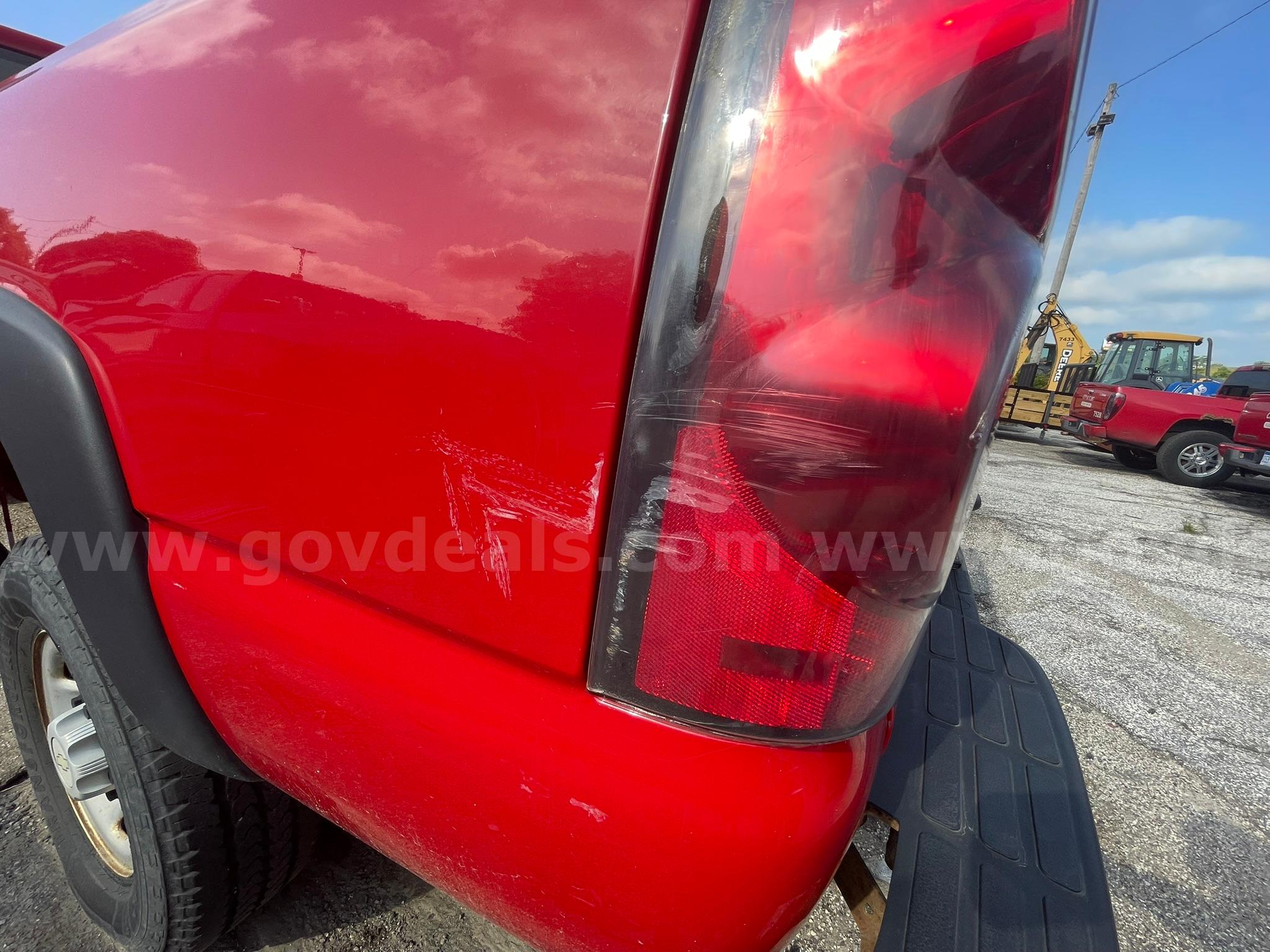 2006 Chevrolet Silverado 2500HD Chevrolet Silverado 2500HD Government Surplus Auction - Photo #2