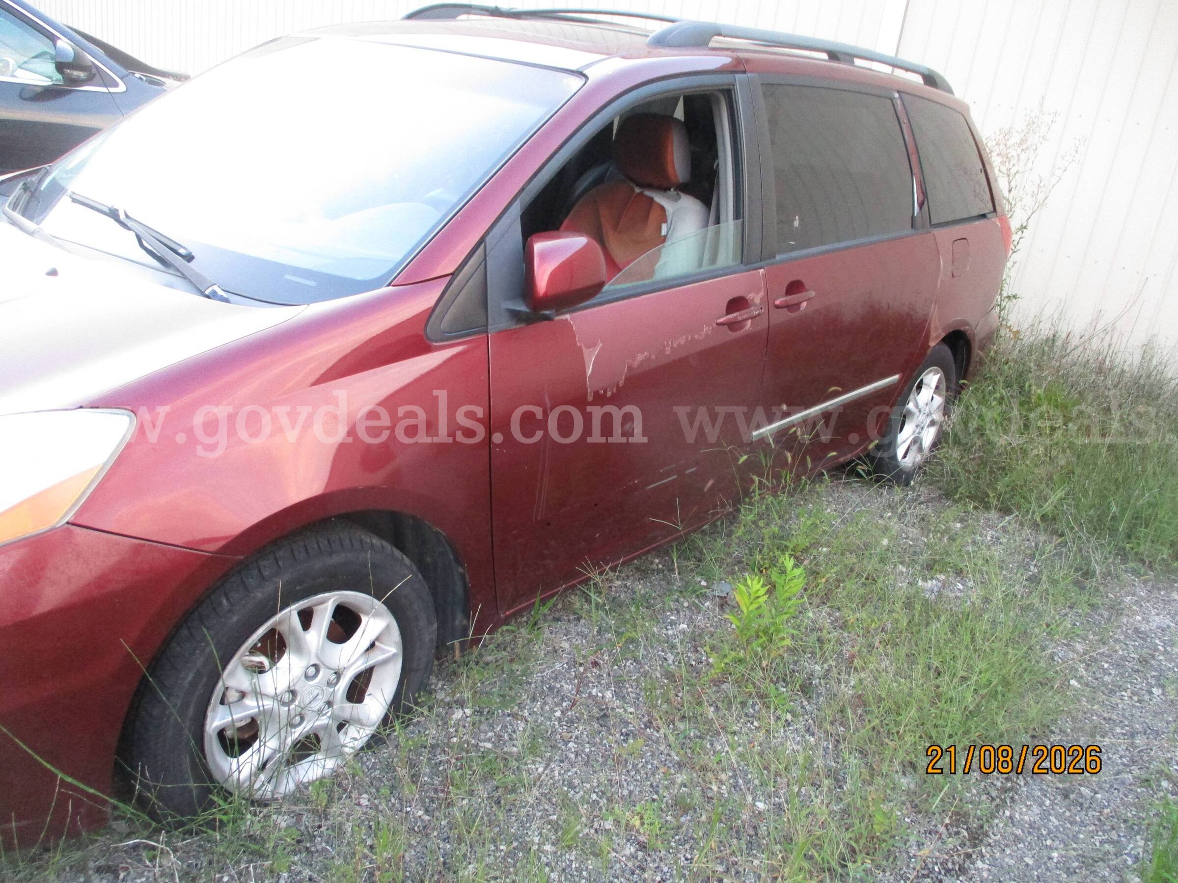 2006 Toyota Sienna XLE Toyota Sienna Government Surplus Auction - Photo #2
