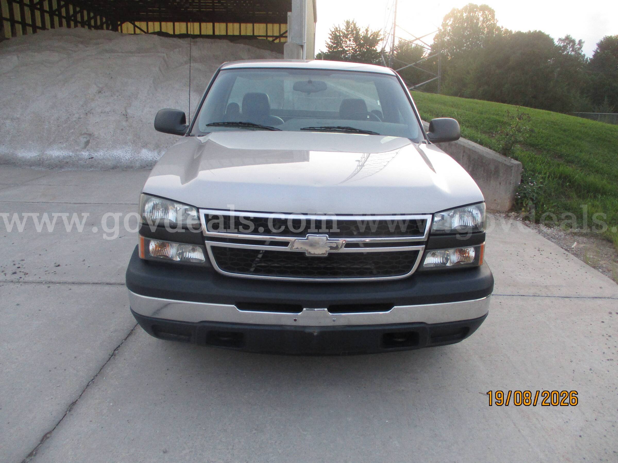 2007 Chevrolet Silverado Classic 1500 LS 2WD Chevrolet Silverado Government Surplus Auction - Primary Photo